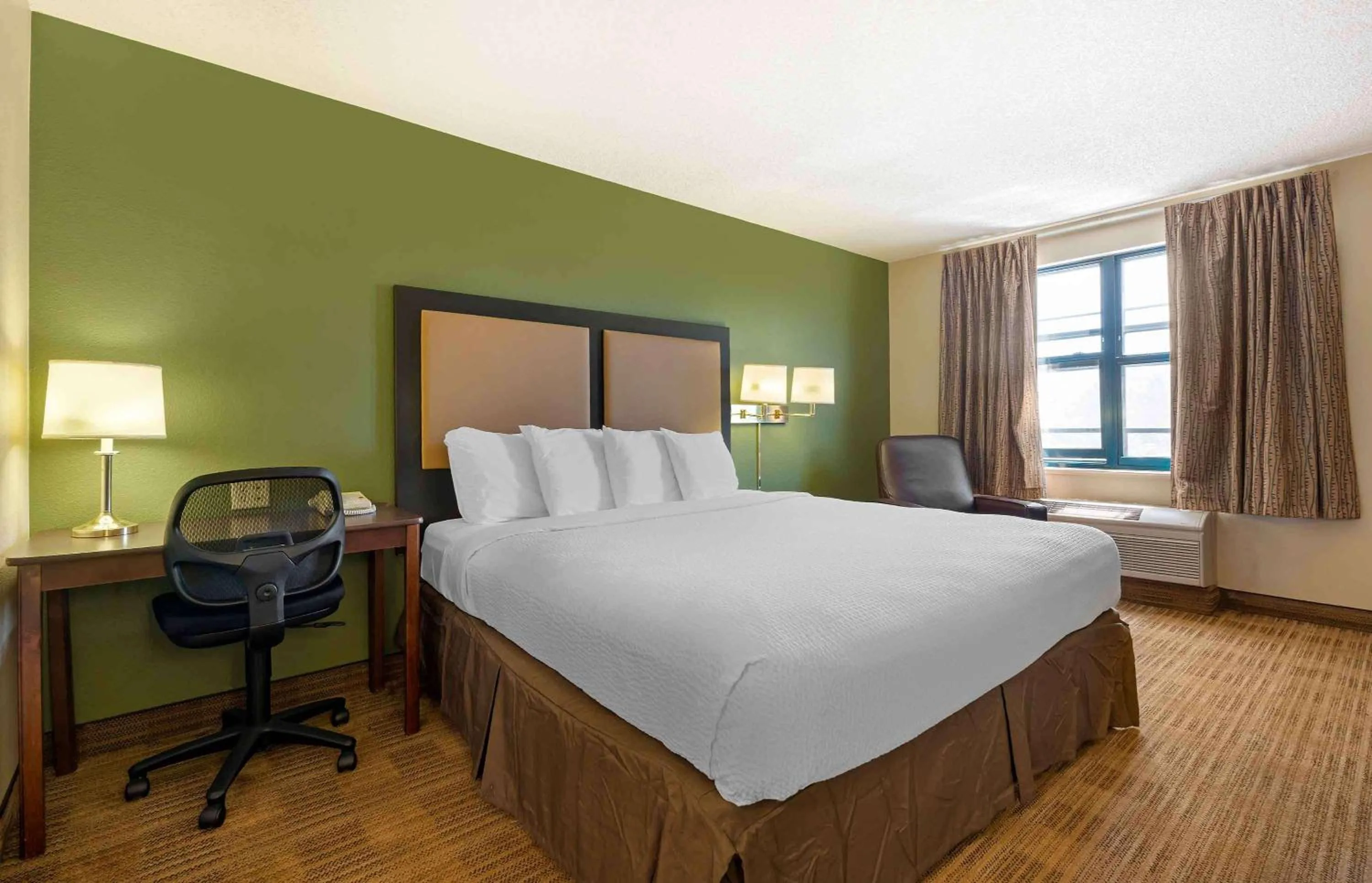Bedroom, Bed in Extended Stay America Suites - Reno - South Meadows