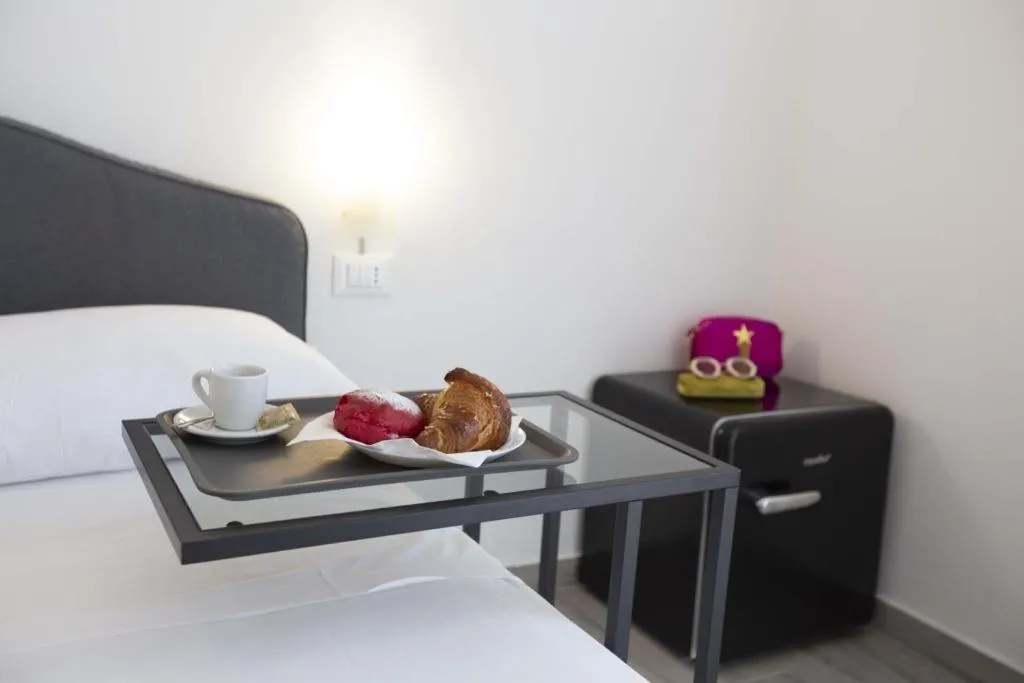 Breakfast, Bed in Hotel Elite