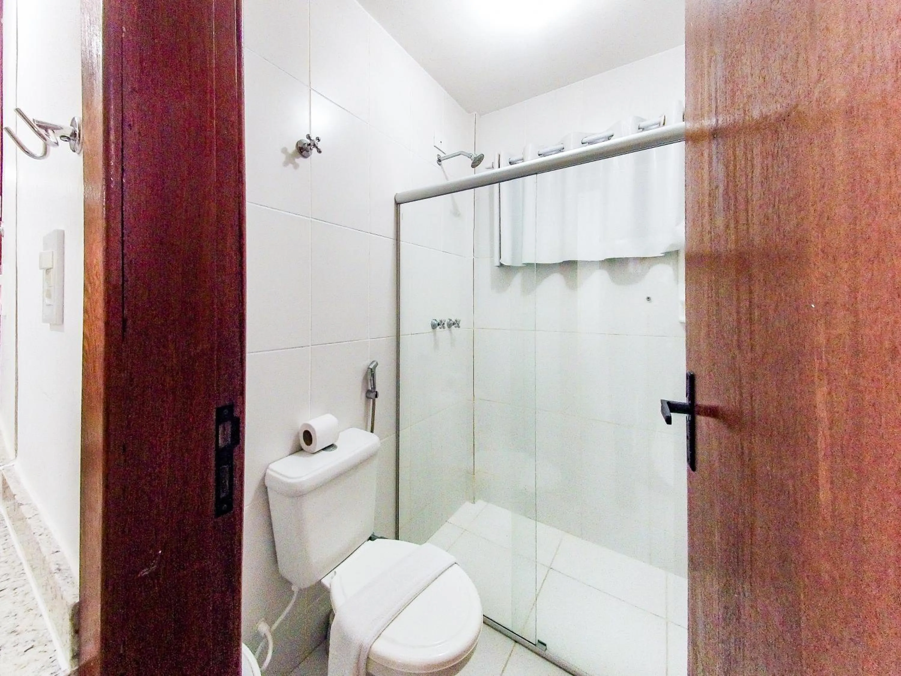 Shower in Flat Condomínio Mont Carmelo