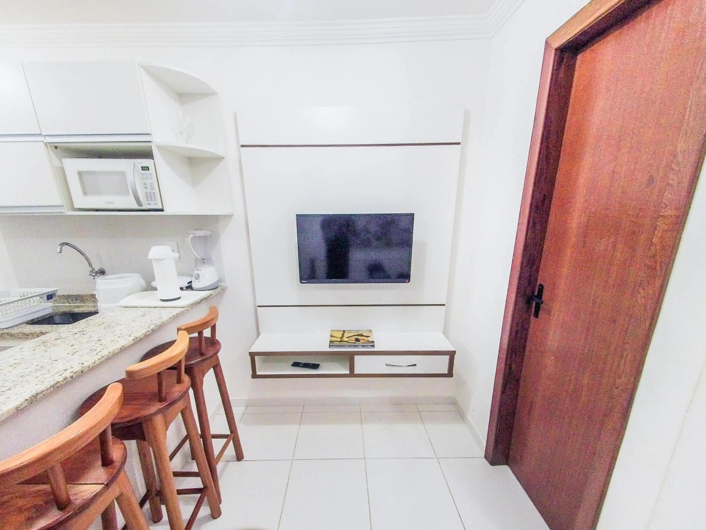 Communal lounge/ TV room in Flat Condomínio Mont Carmelo