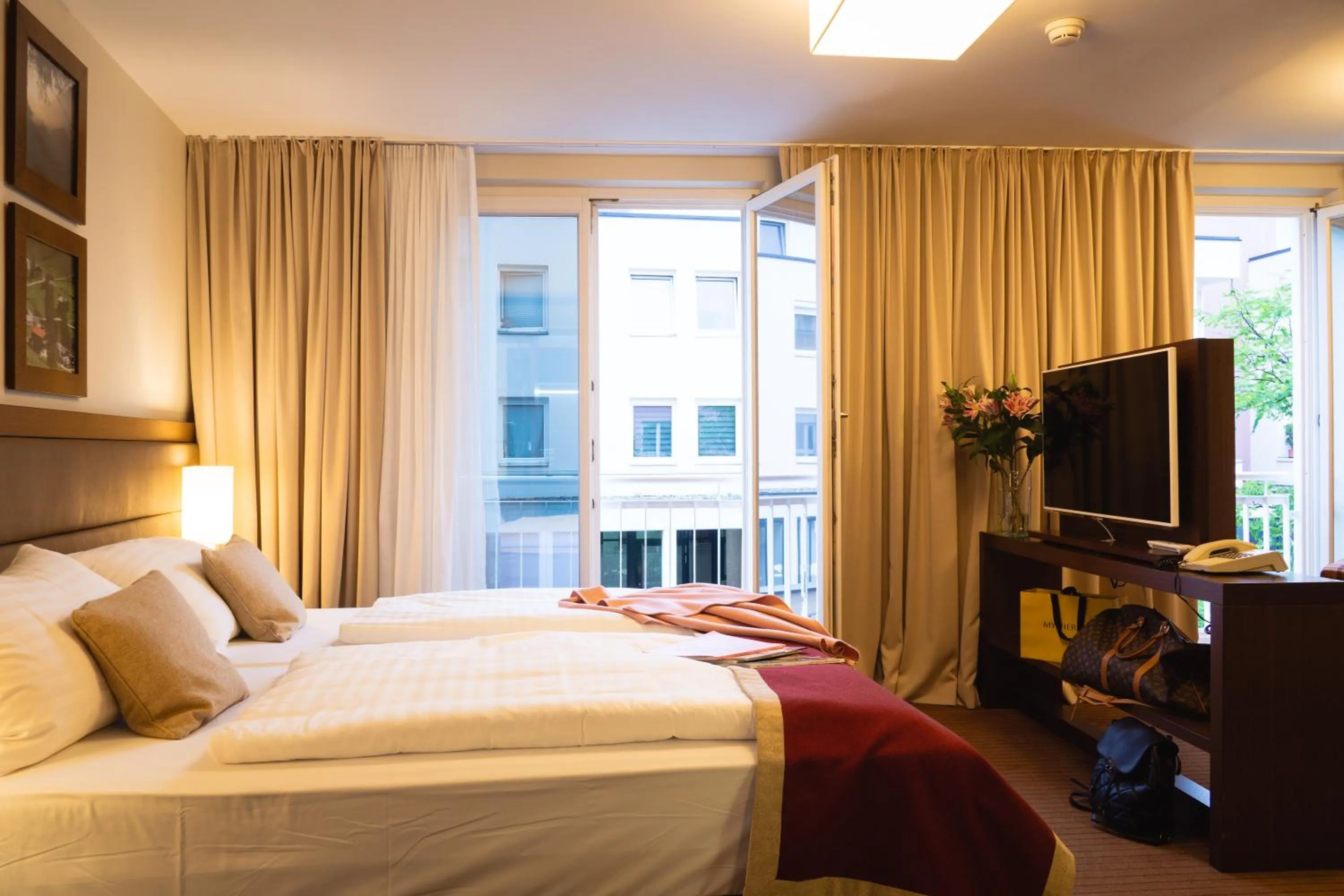 Photo of the whole room, Bed in Hotel Stadt Kufstein