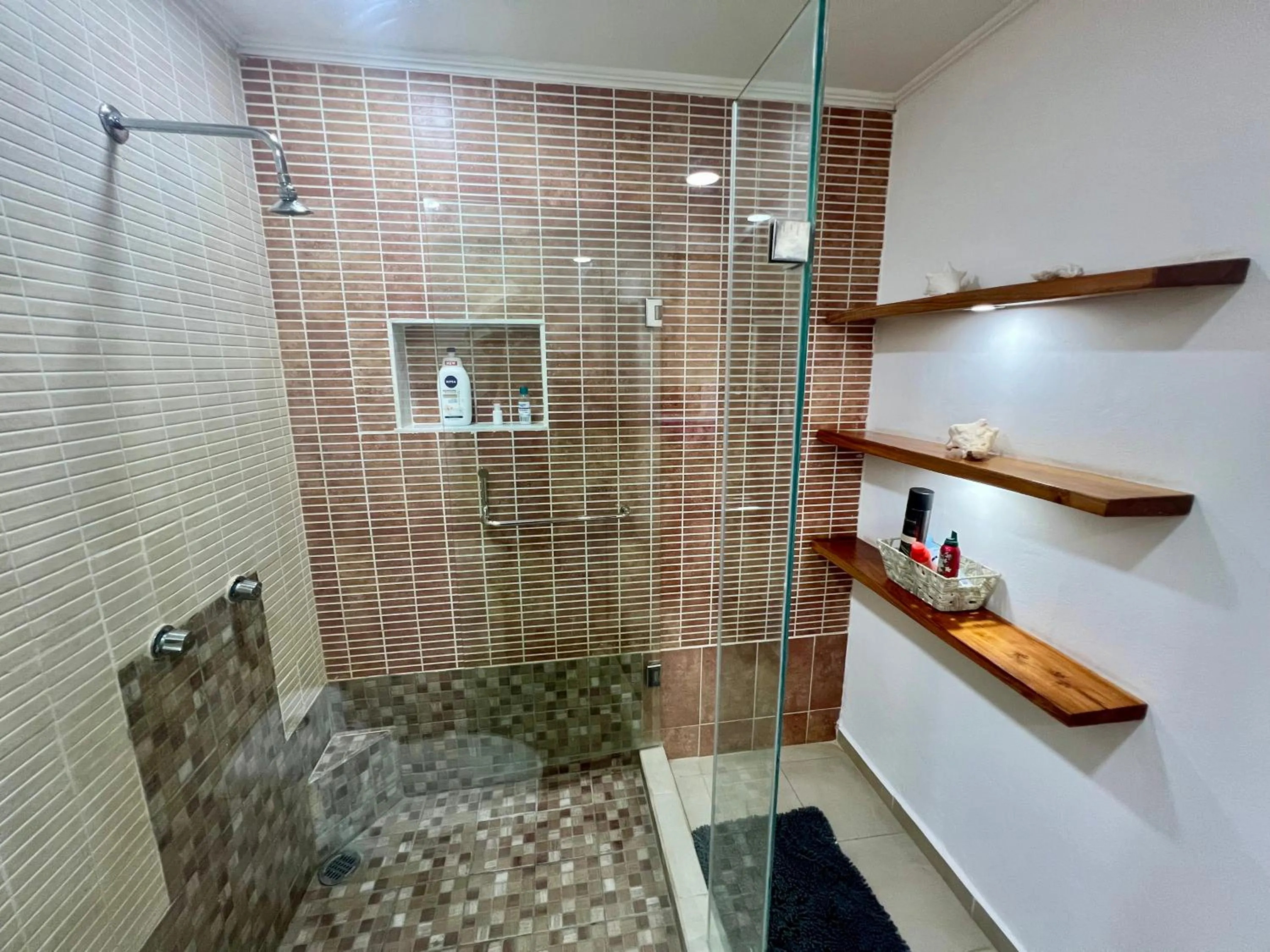 Shower in Cancun-Soho