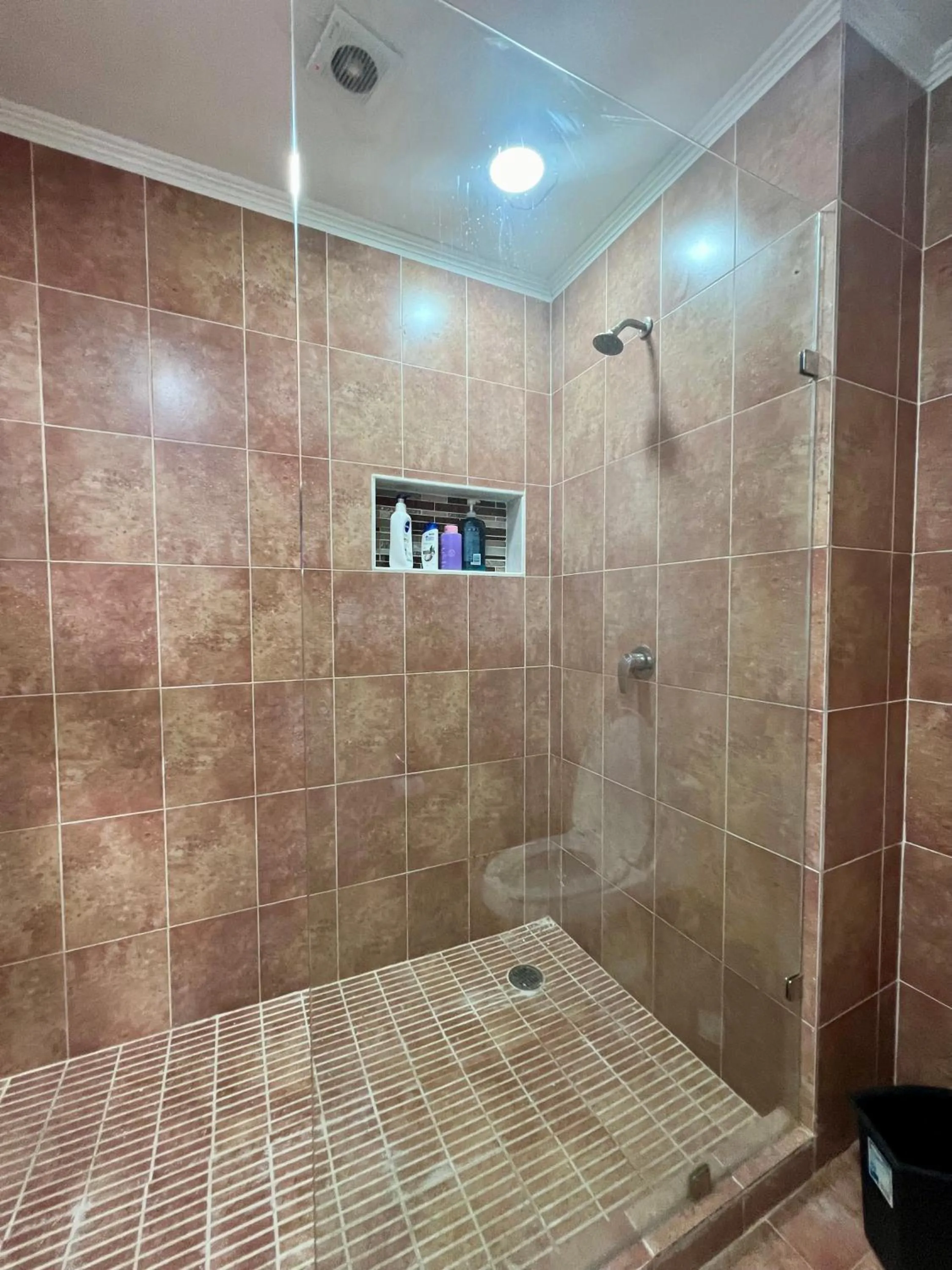 Shower in Cancun-Soho