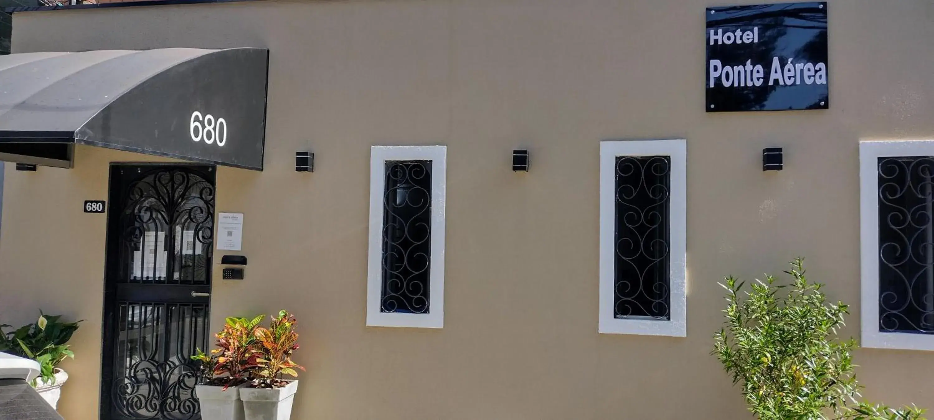 Facade/entrance in Hotel Ponte Aérea - Aeroporto de Congonhas Facade/entrance in Hotel Ponte Aérea - Aeroporto de Congonhas