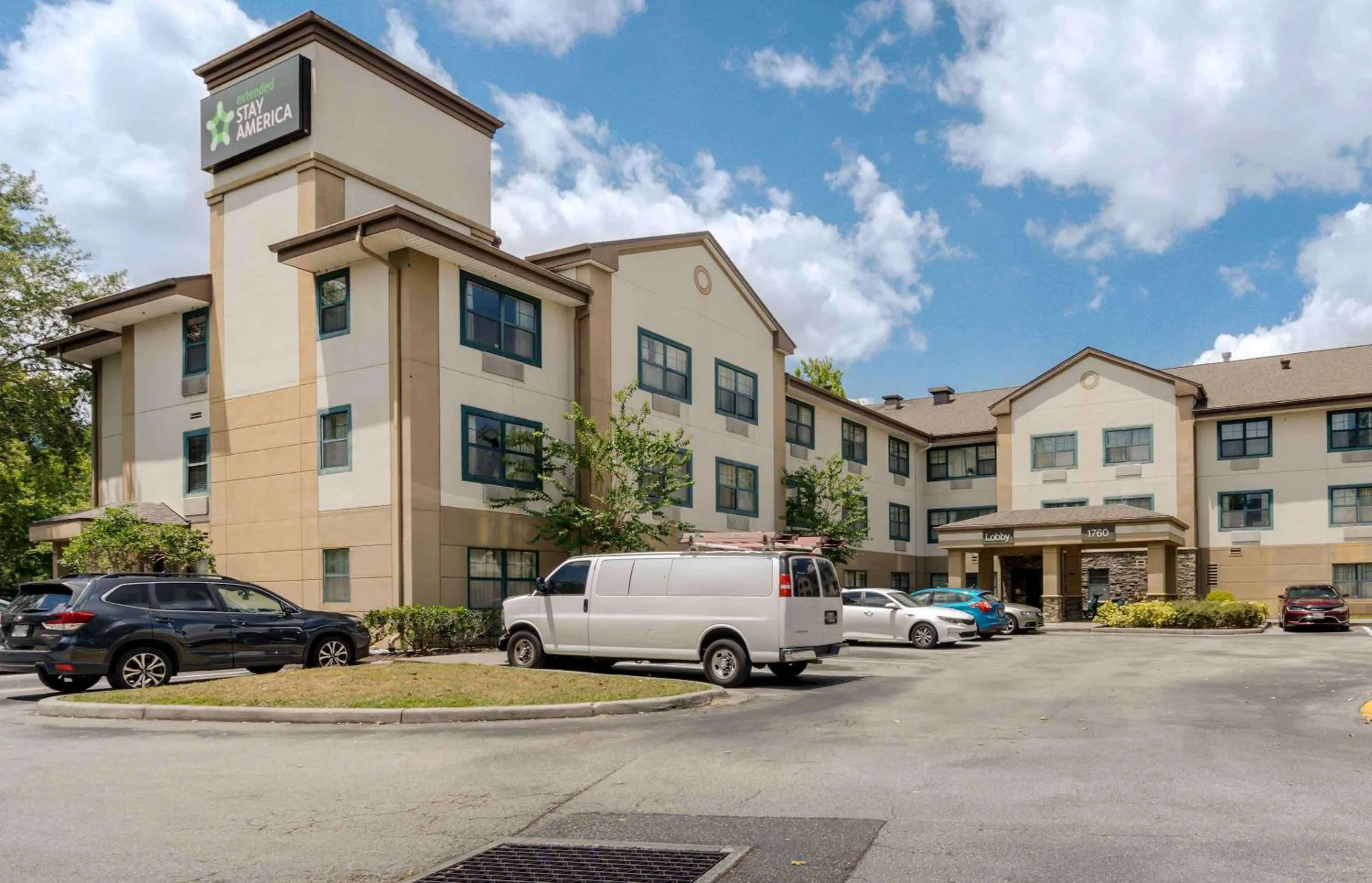 Property building in Extended Stay America Select Suites - Orlando - Maitland - 1760 Pembrook Dr