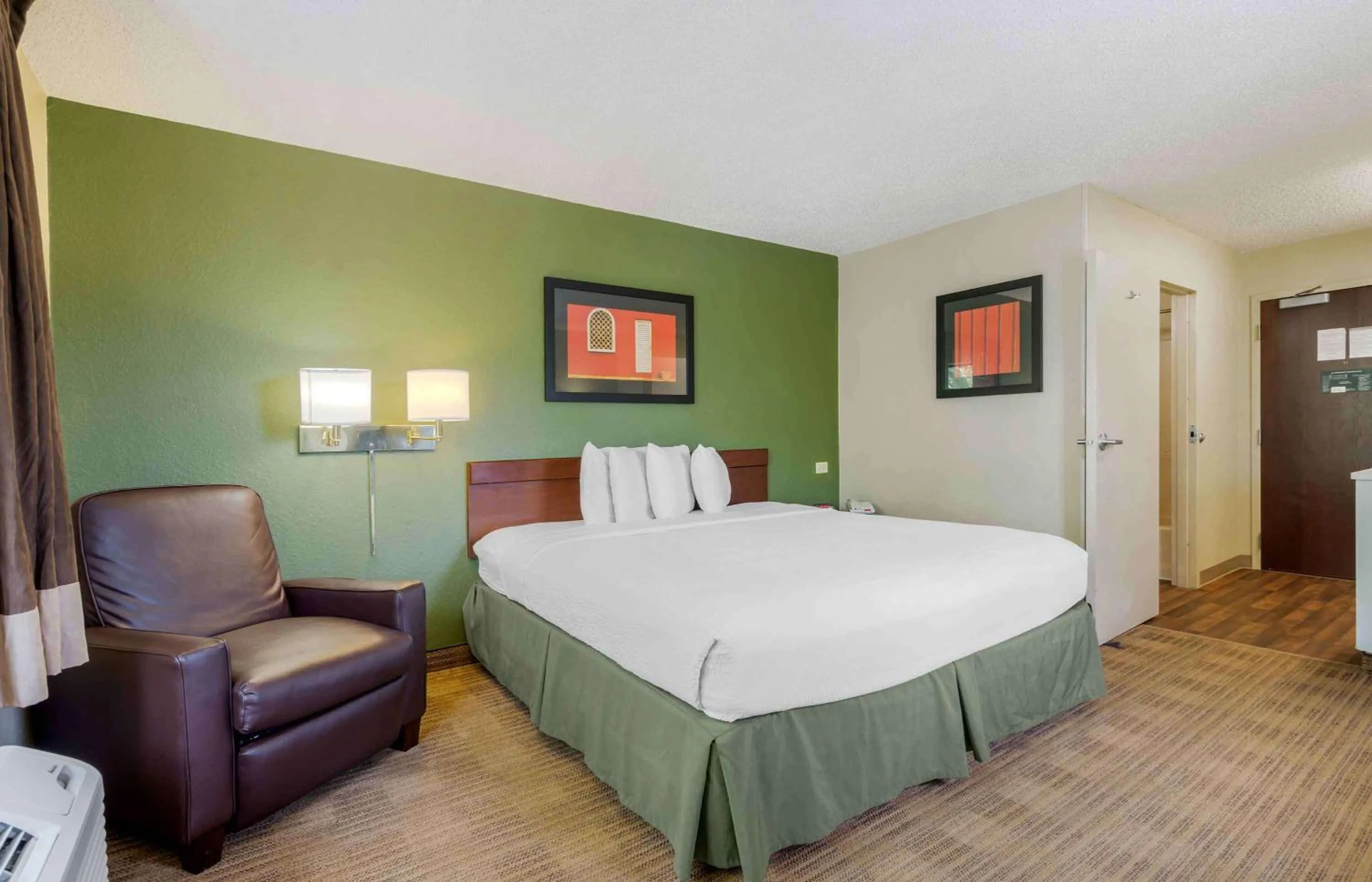 Bedroom, Bed in Extended Stay America Select Suites - Orlando - Maitland - 1760 Pembrook Dr