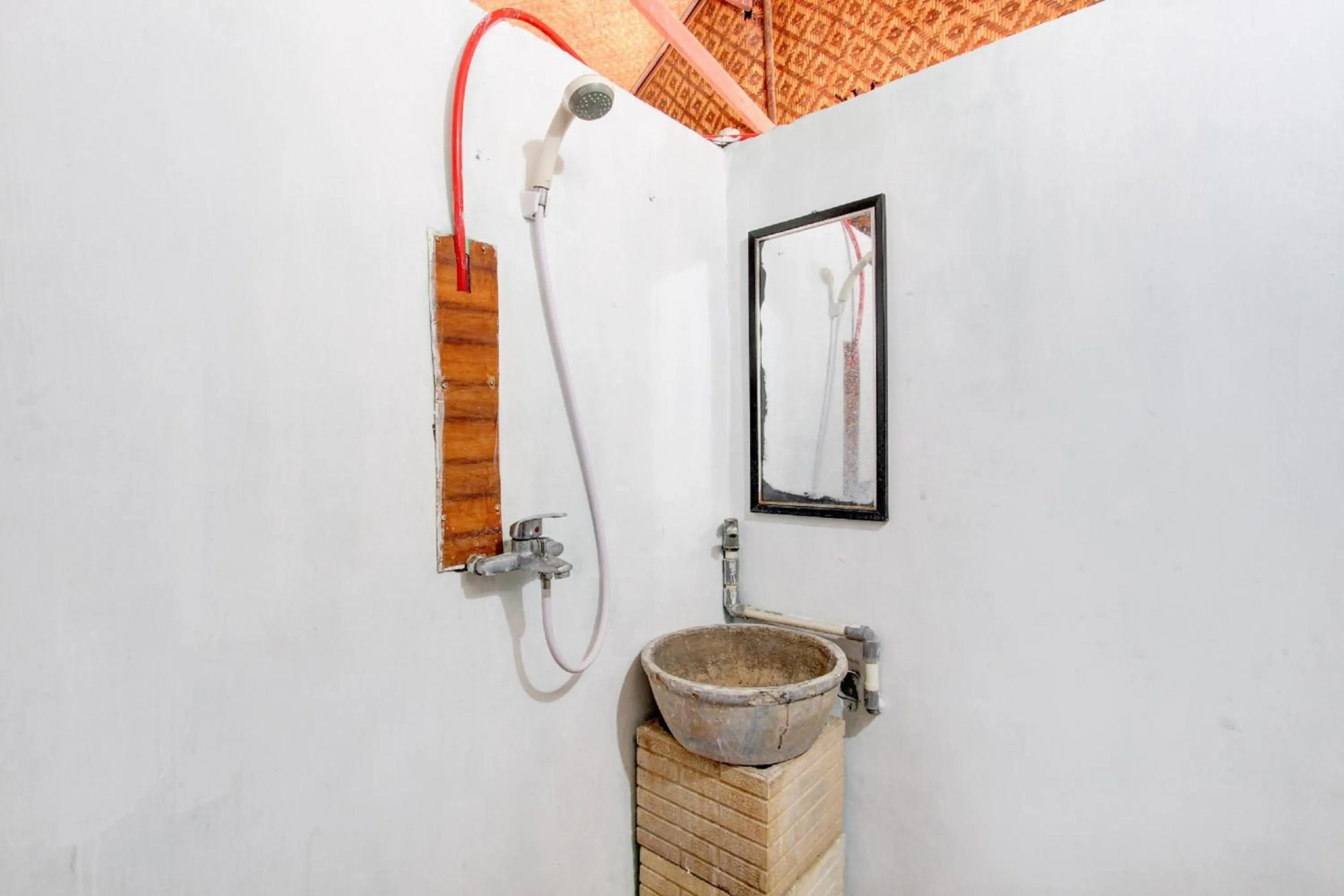 Shower in Hotel O Prawirotaman Near Keraton Yogyakarta Formerly Chez Laelik Guesthouse