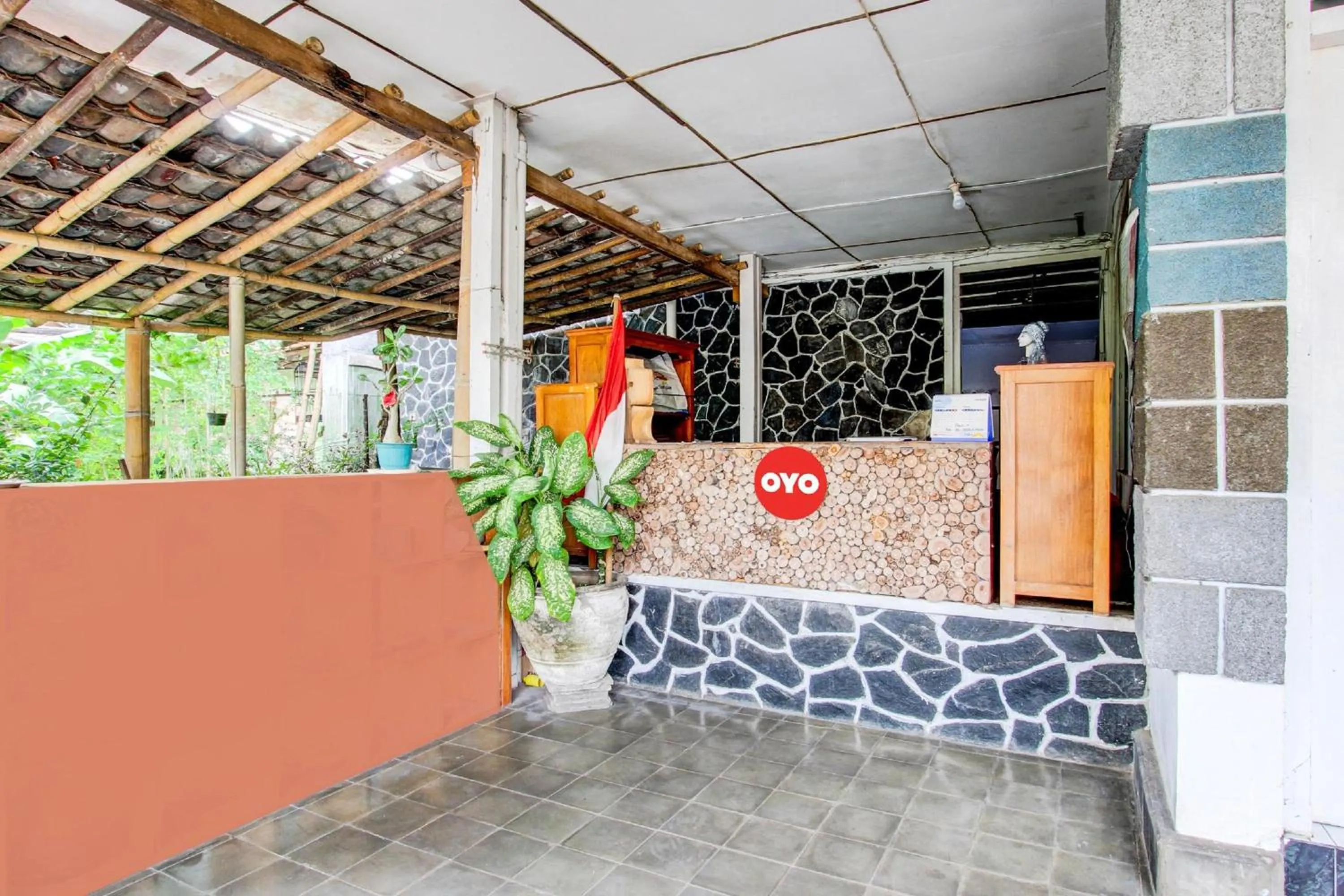 Lobby or reception in Hotel O Prawirotaman Near Keraton Yogyakarta Formerly Chez Laelik Guesthouse