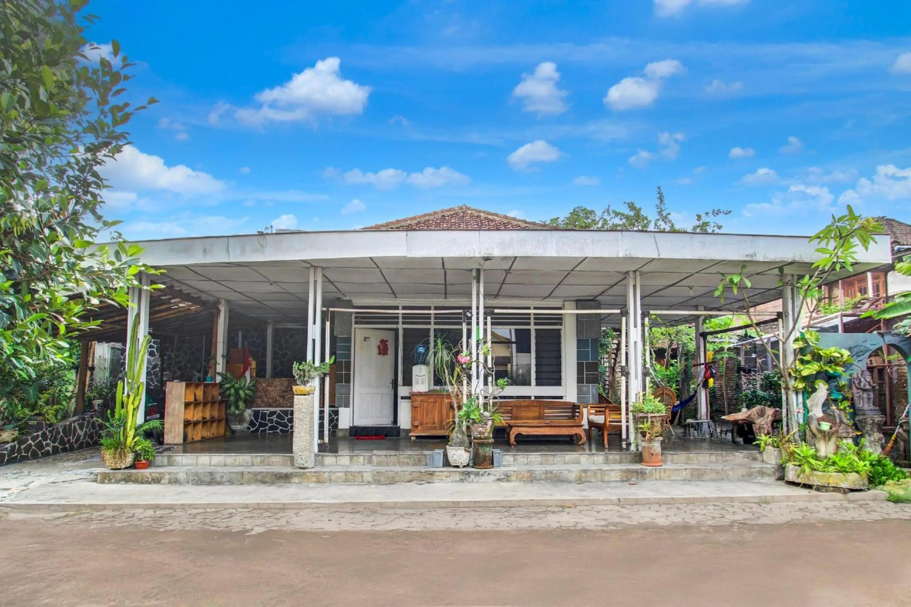 Neighbourhood in Hotel O Prawirotaman Near Keraton Yogyakarta Formerly Chez Laelik Guesthouse