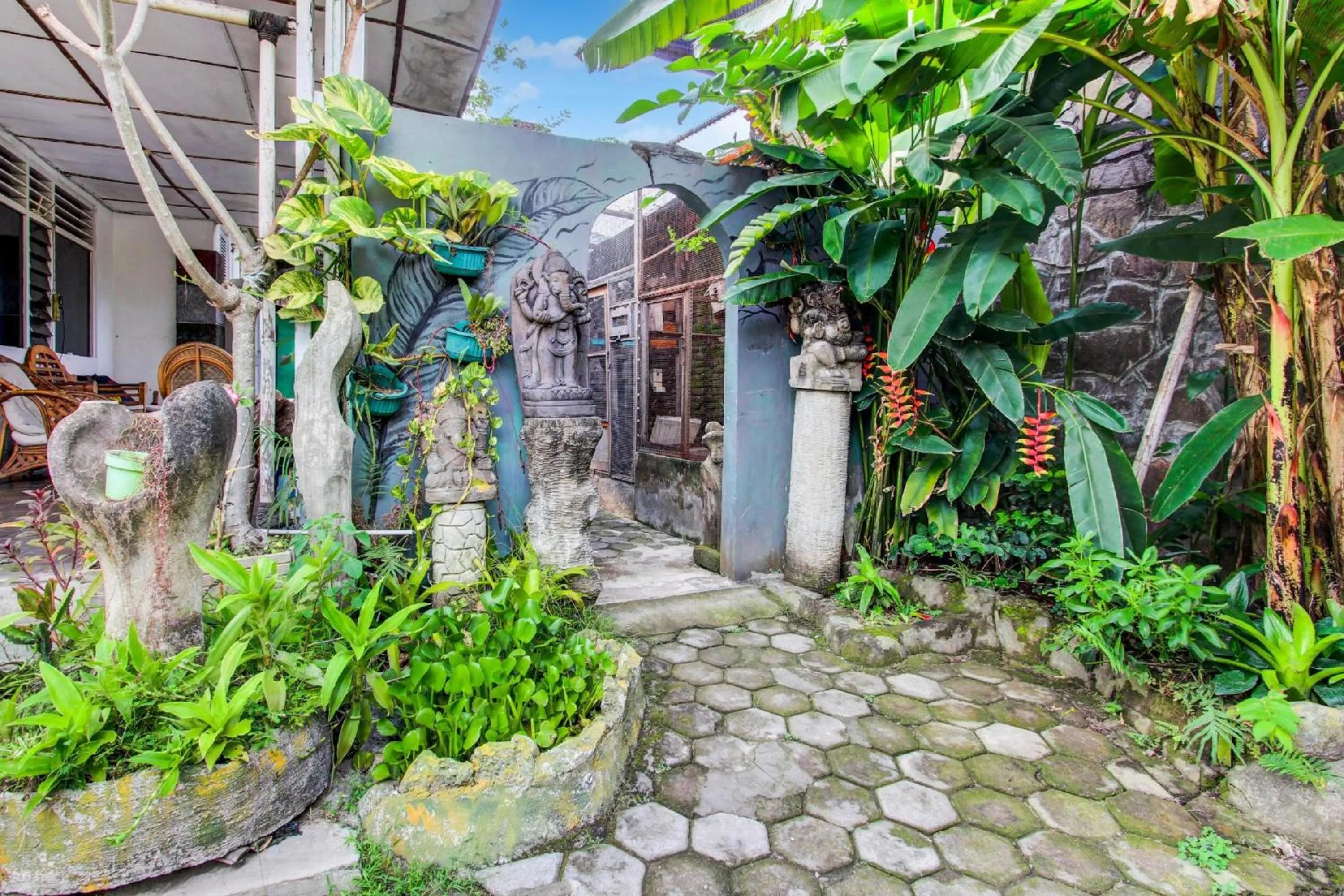 Lobby or reception in Hotel O Prawirotaman Near Keraton Yogyakarta Formerly Chez Laelik Guesthouse