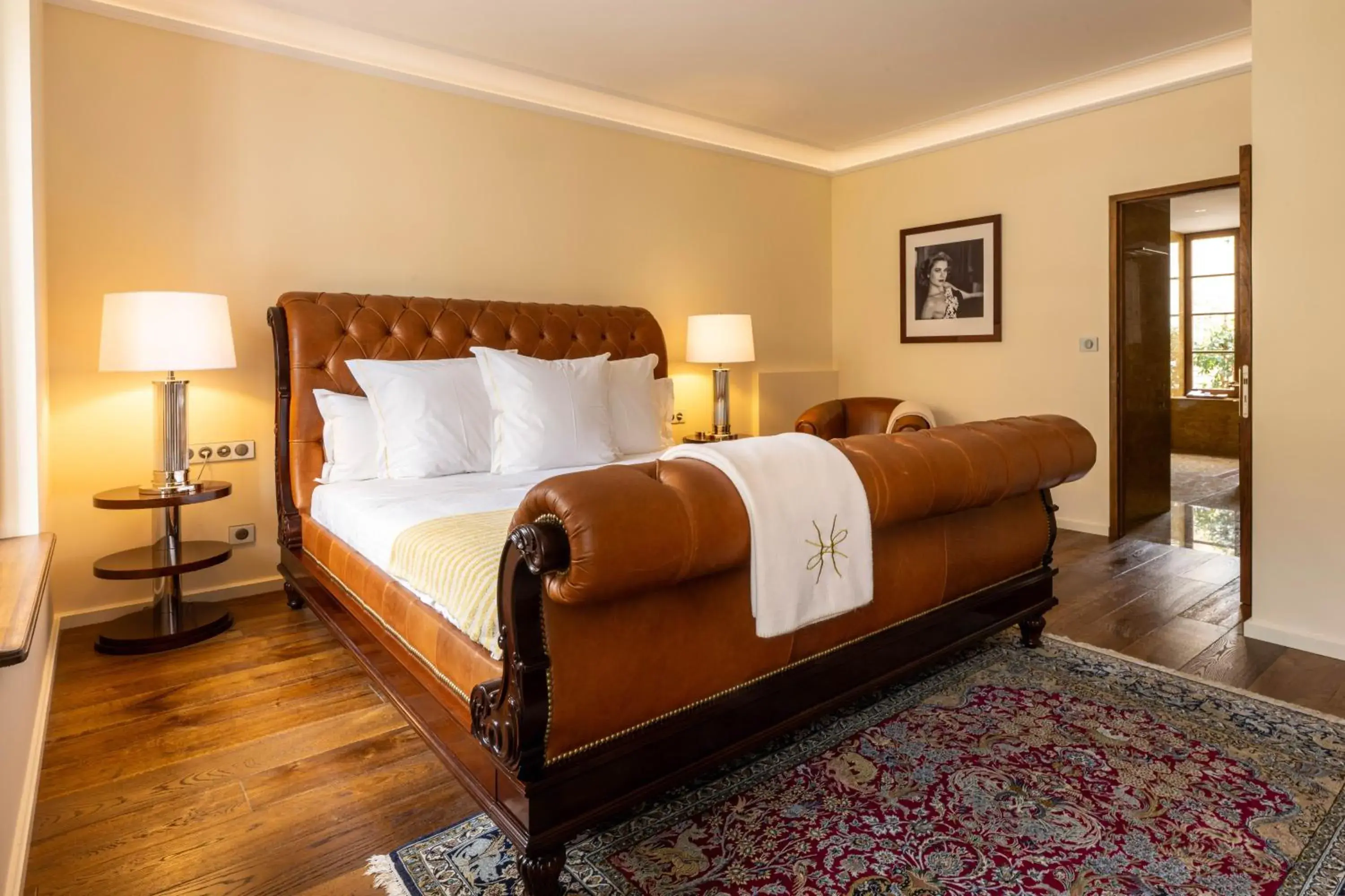 Photo of the whole room, Bed in L'Hôtel Photo of the whole room, Bed in L'Hôtel