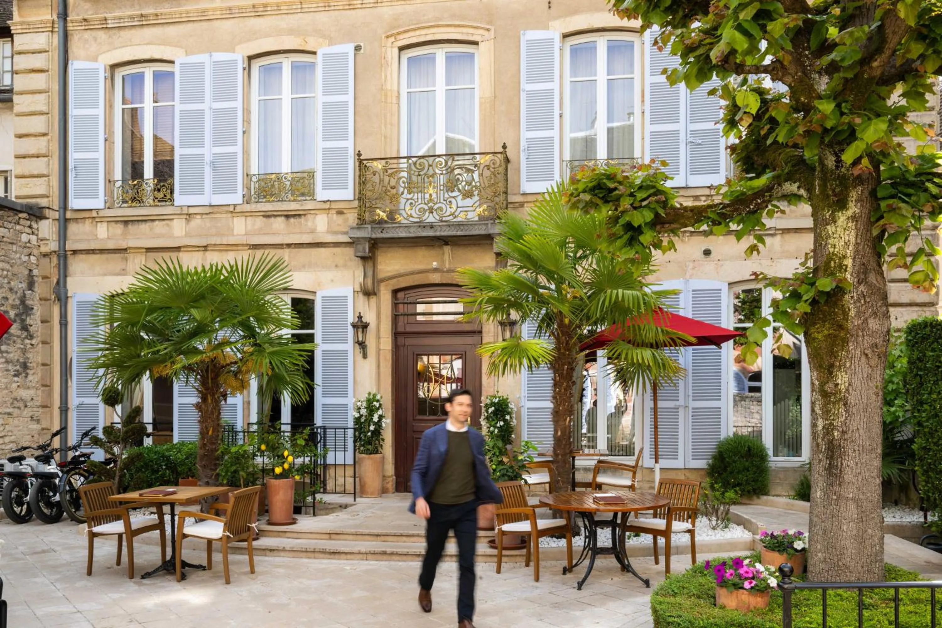 Property building in L'Hôtel