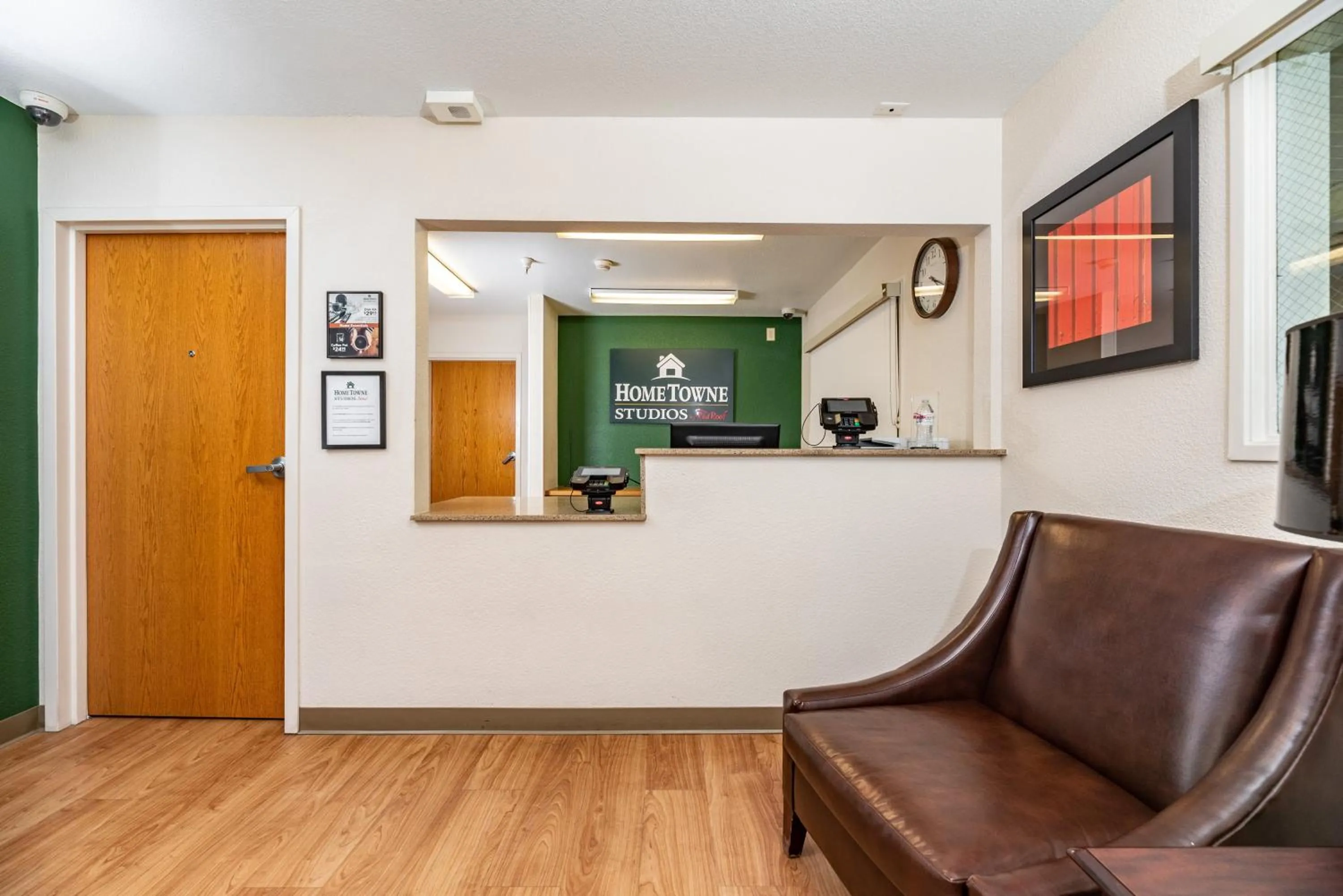 Lobby or reception in HomeTowne Studios by Red Roof Fresno - West