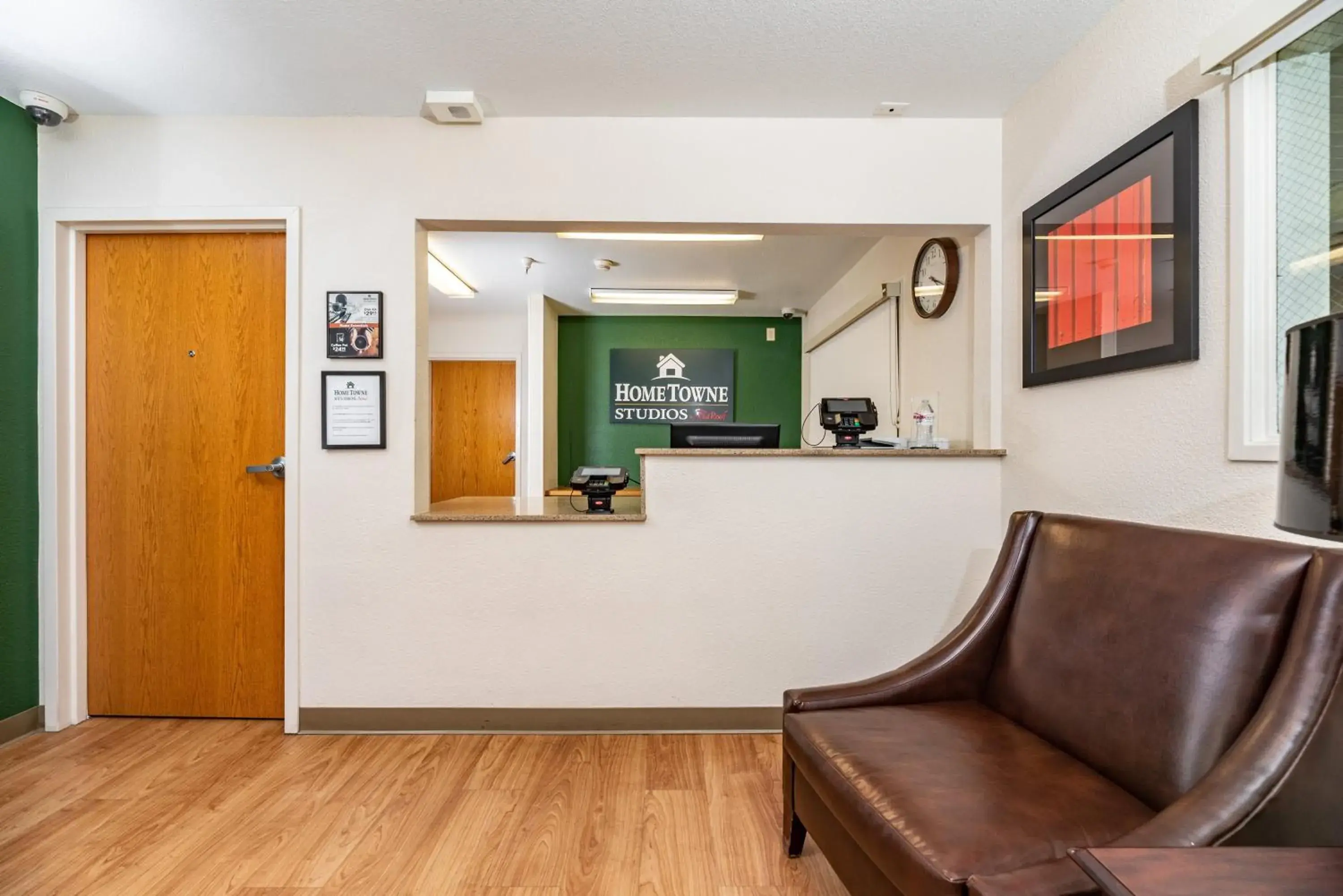 Lobby or reception in HomeTowne Studios by Red Roof Fresno - West Lobby or reception in HomeTowne Studios by Red Roof Fresno - West