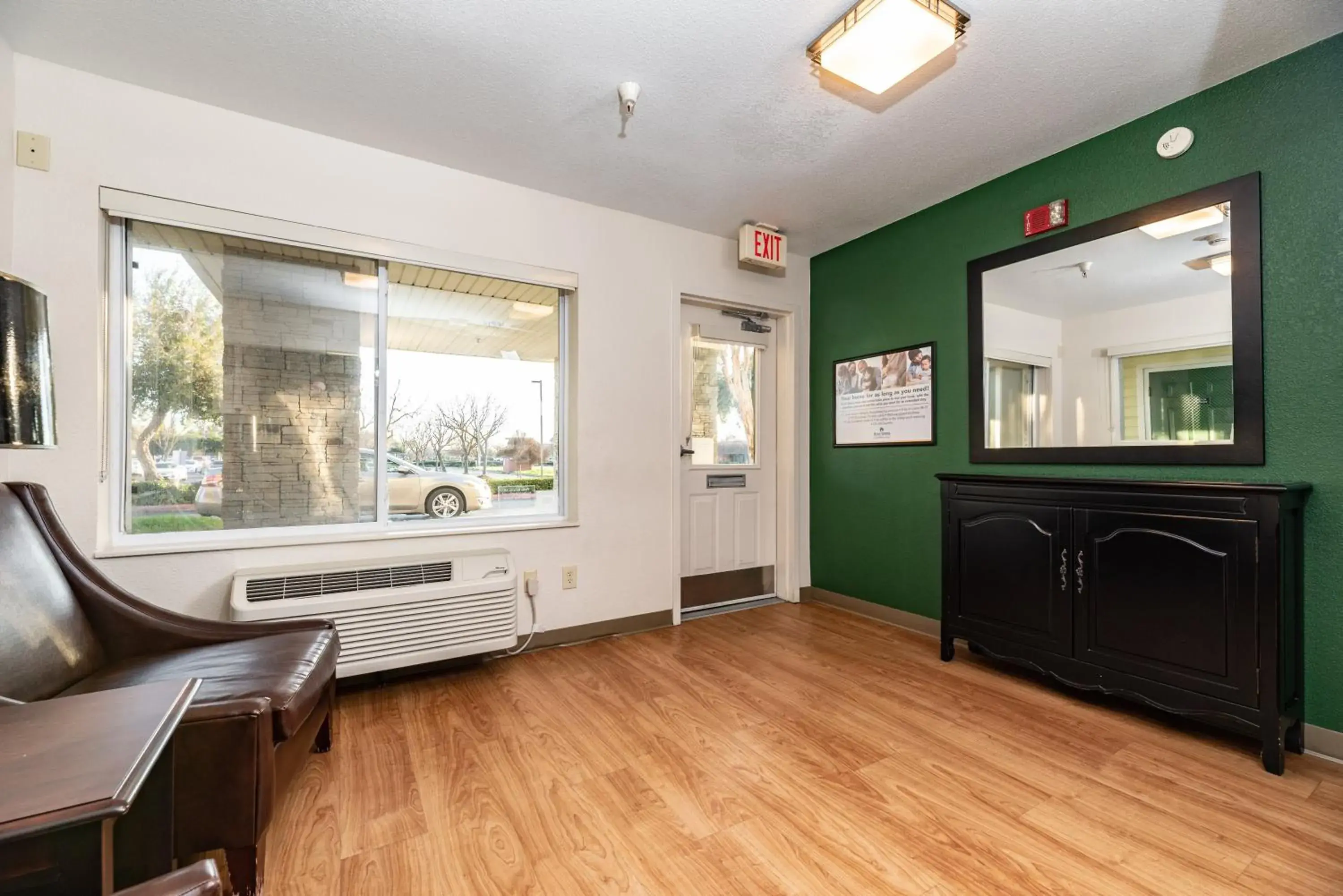 Lobby or reception in HomeTowne Studios by Red Roof Fresno - West Lobby or reception in HomeTowne Studios by Red Roof Fresno - West