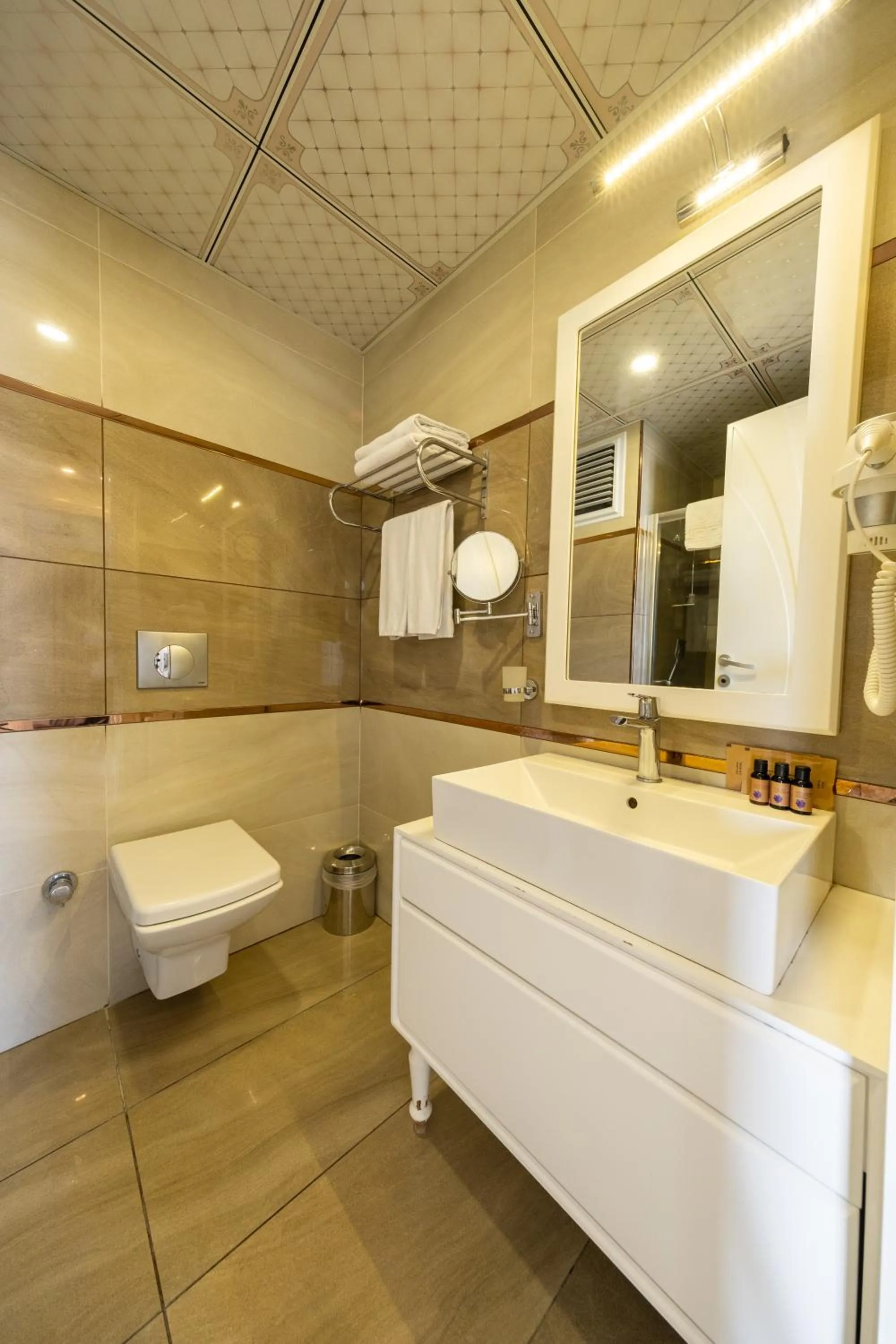 Shower in Anemon Kent Mersin Otel