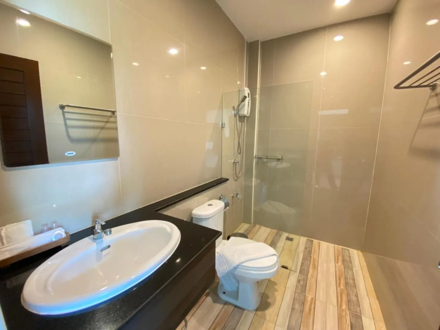 Bathroom in The Vet Boutique Hotel - SHA Extra Plus