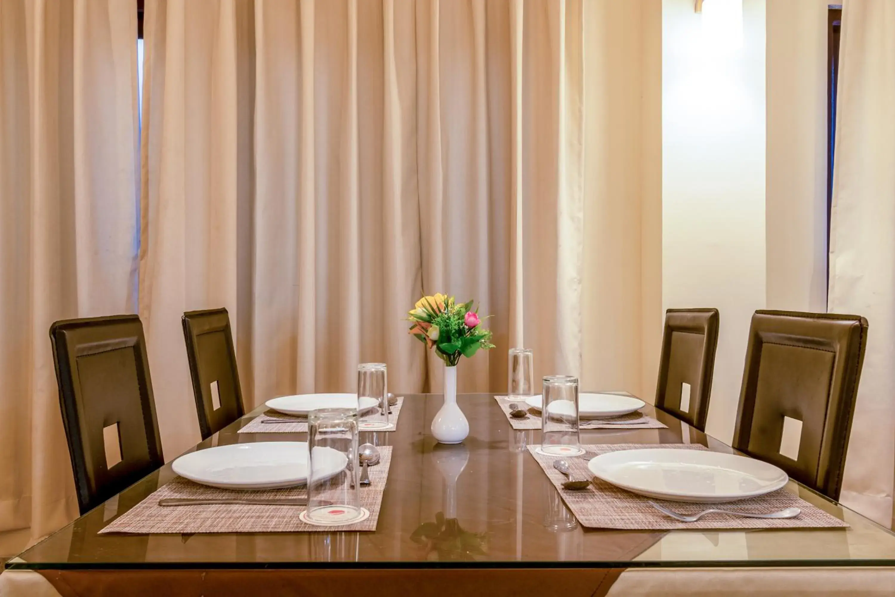 Restaurant/places to eat in Magellan's The Golden Bridge Restaurant/places to eat in Magellan's The Golden Bridge