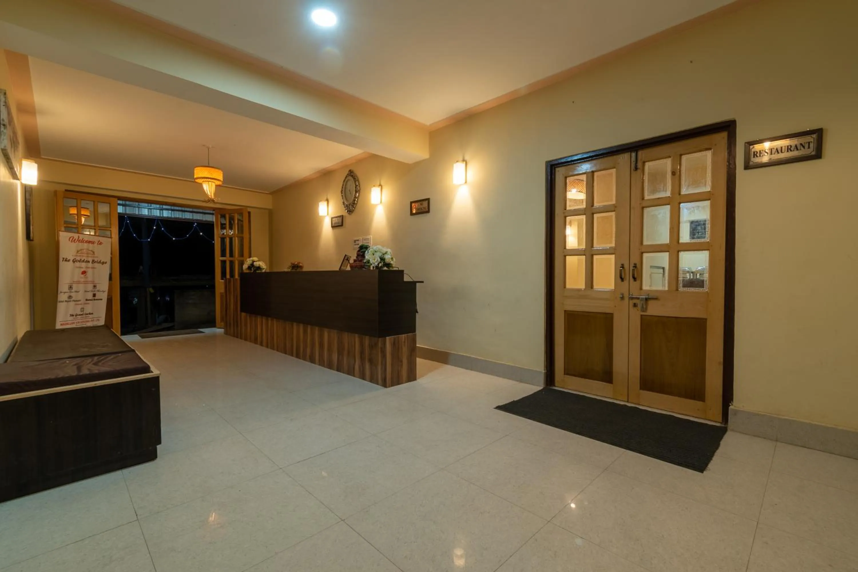 Lobby or reception in Magellan's The Golden Bridge