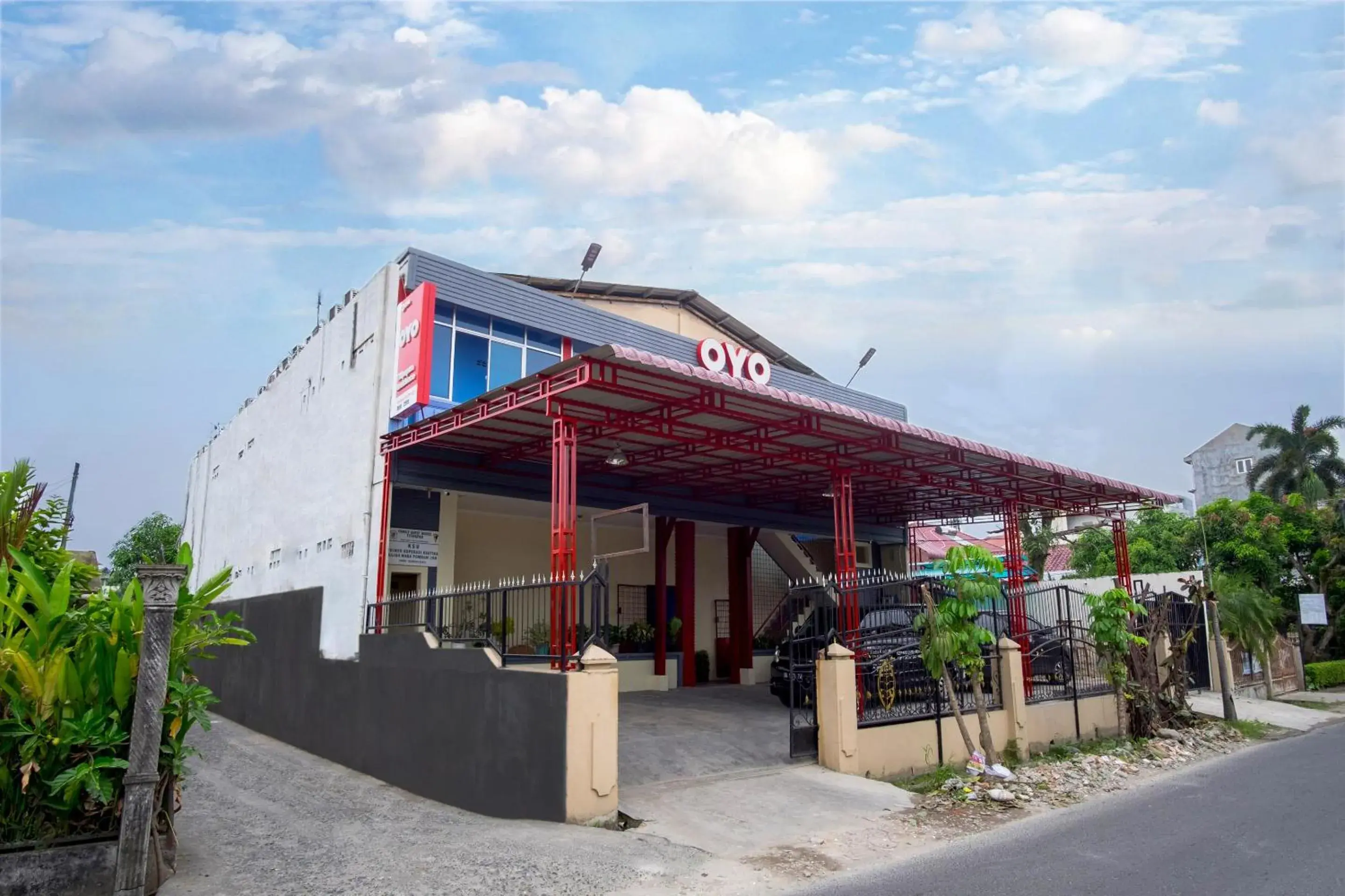 Facade/entrance in Hotel O Titipapan Residence Facade/entrance in Hotel O Titipapan Residence