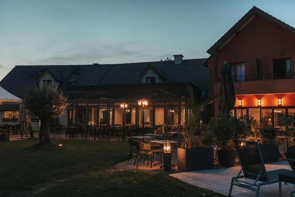 Property building in Le Dracy Hôtel et Spa