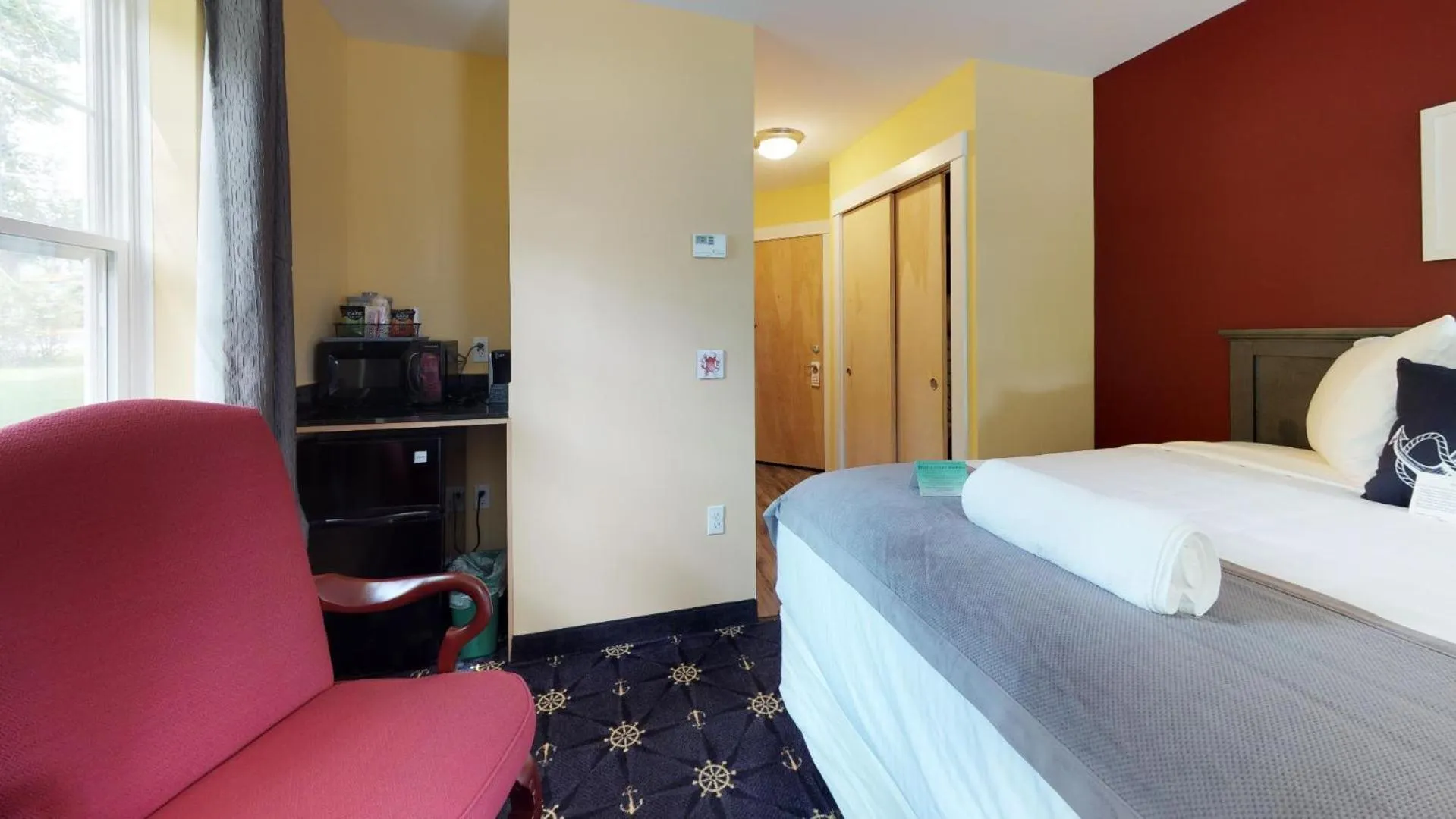 Coffee/tea facilities, Bed in The Inn on Mount Desert