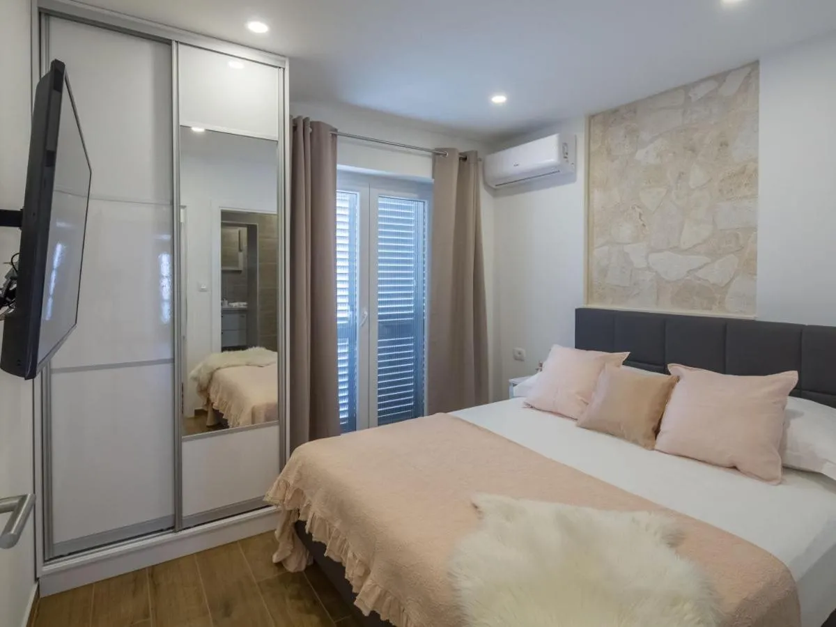 Bed in Apartment Villa Franko Maris