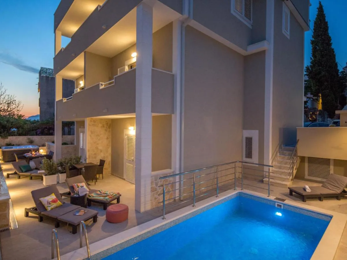 Swimming pool in Apartment Villa Franko Maris