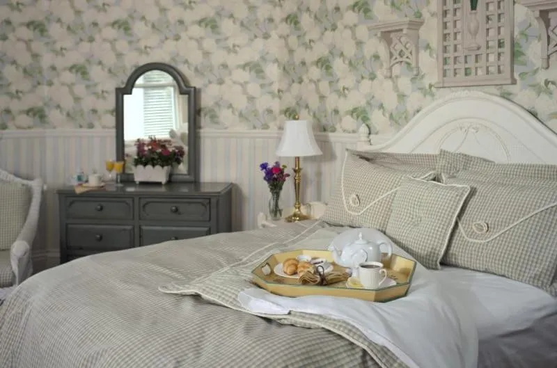 Bed in Albemarle Inn - Asheville