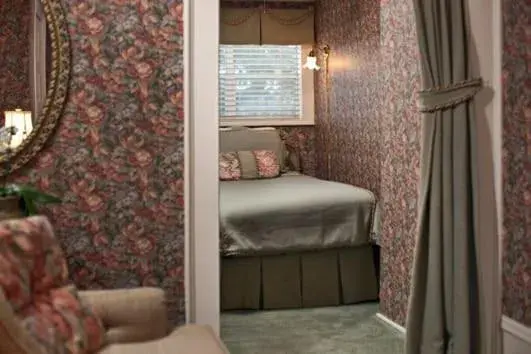 Bed in Albemarle Inn - Asheville Bed in Albemarle Inn - Asheville