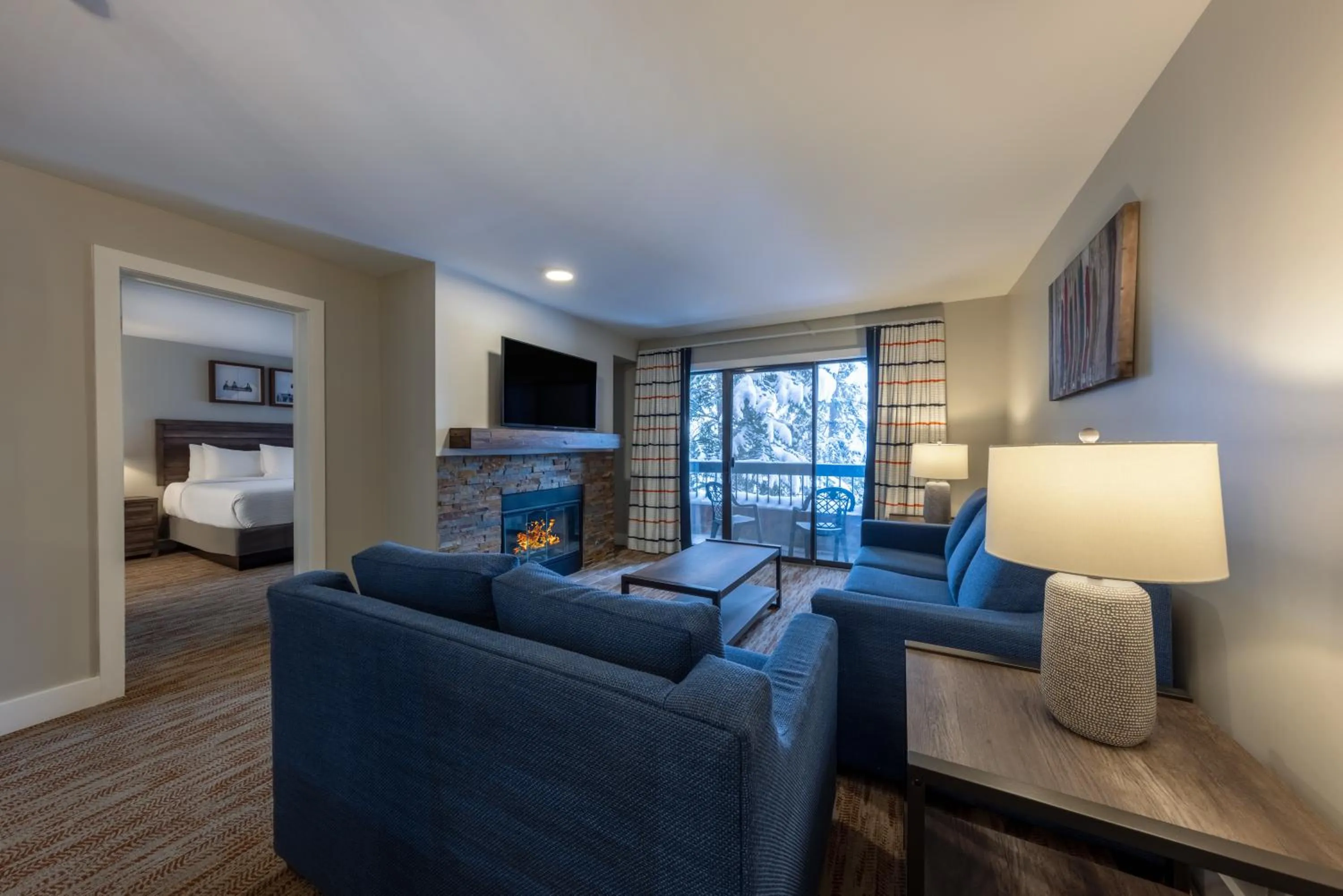 Living room, Bed in Raintree's Park Plaza Park City