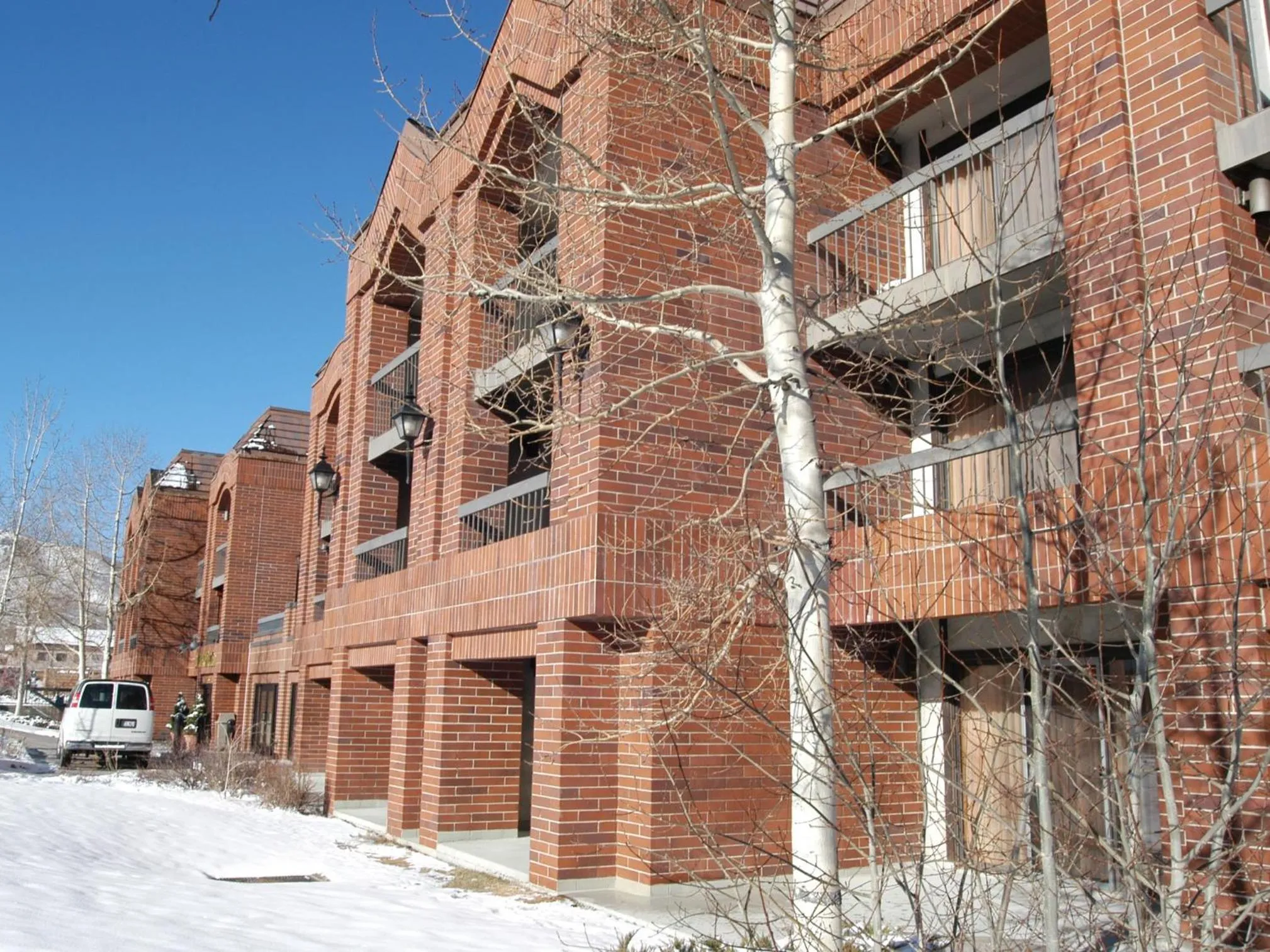 Facade/entrance in Raintree's Park Plaza Park City