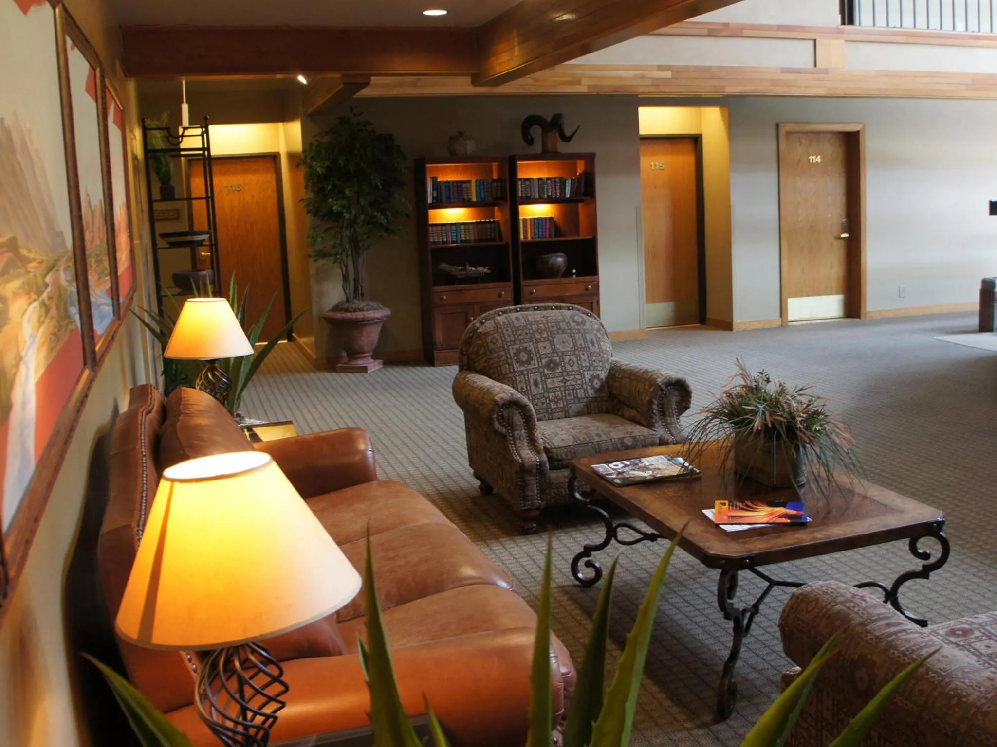 Seating area in Raintree's Park Plaza Park City