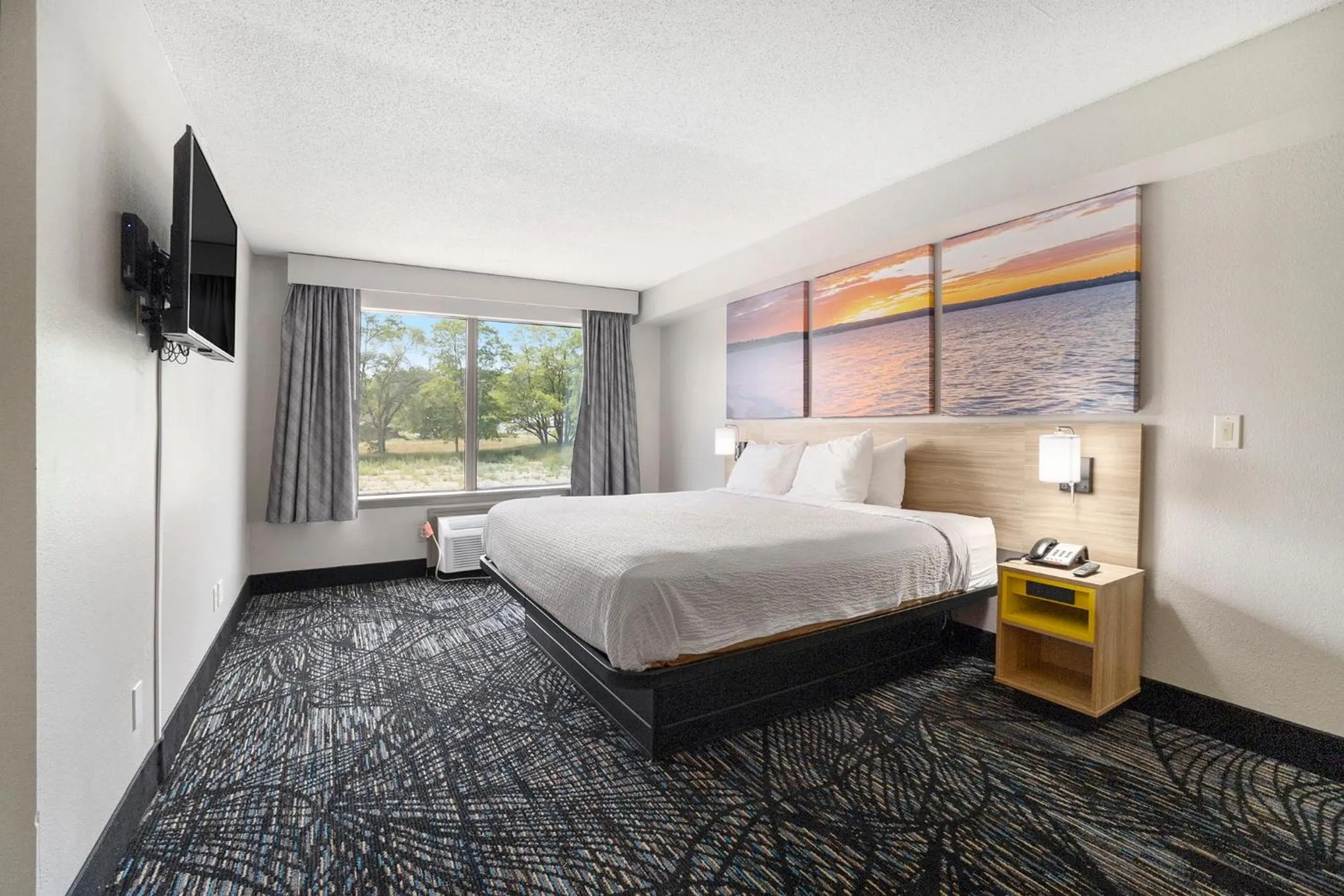 Bed in Days Inn & Suites by Wyndham Norton Shores Muskegon