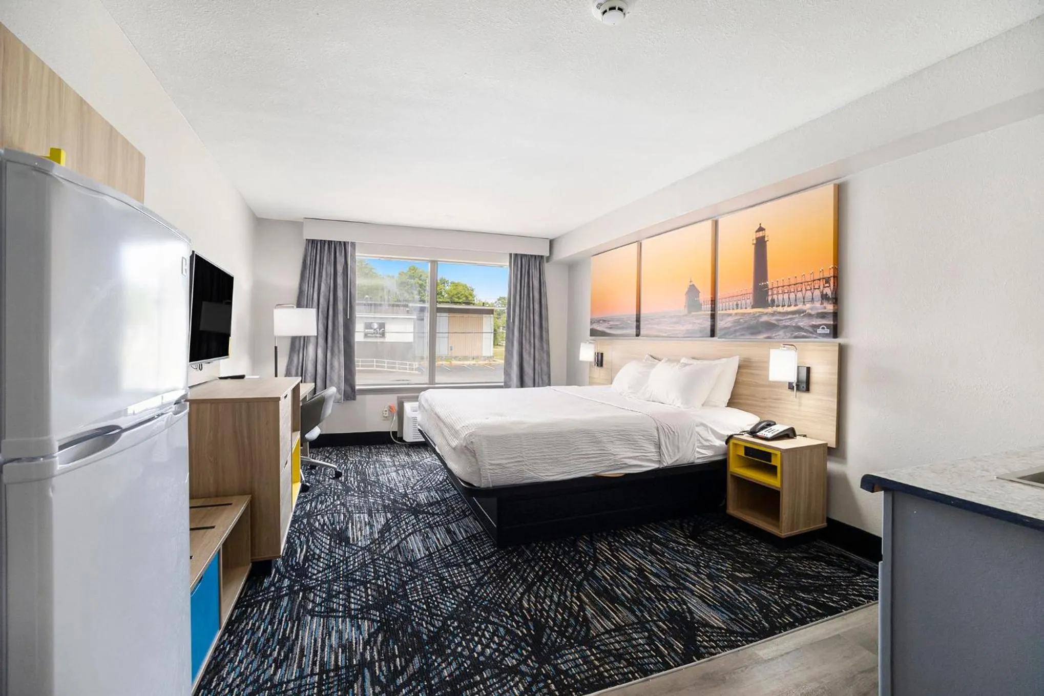 Bed in Days Inn & Suites by Wyndham Norton Shores Muskegon