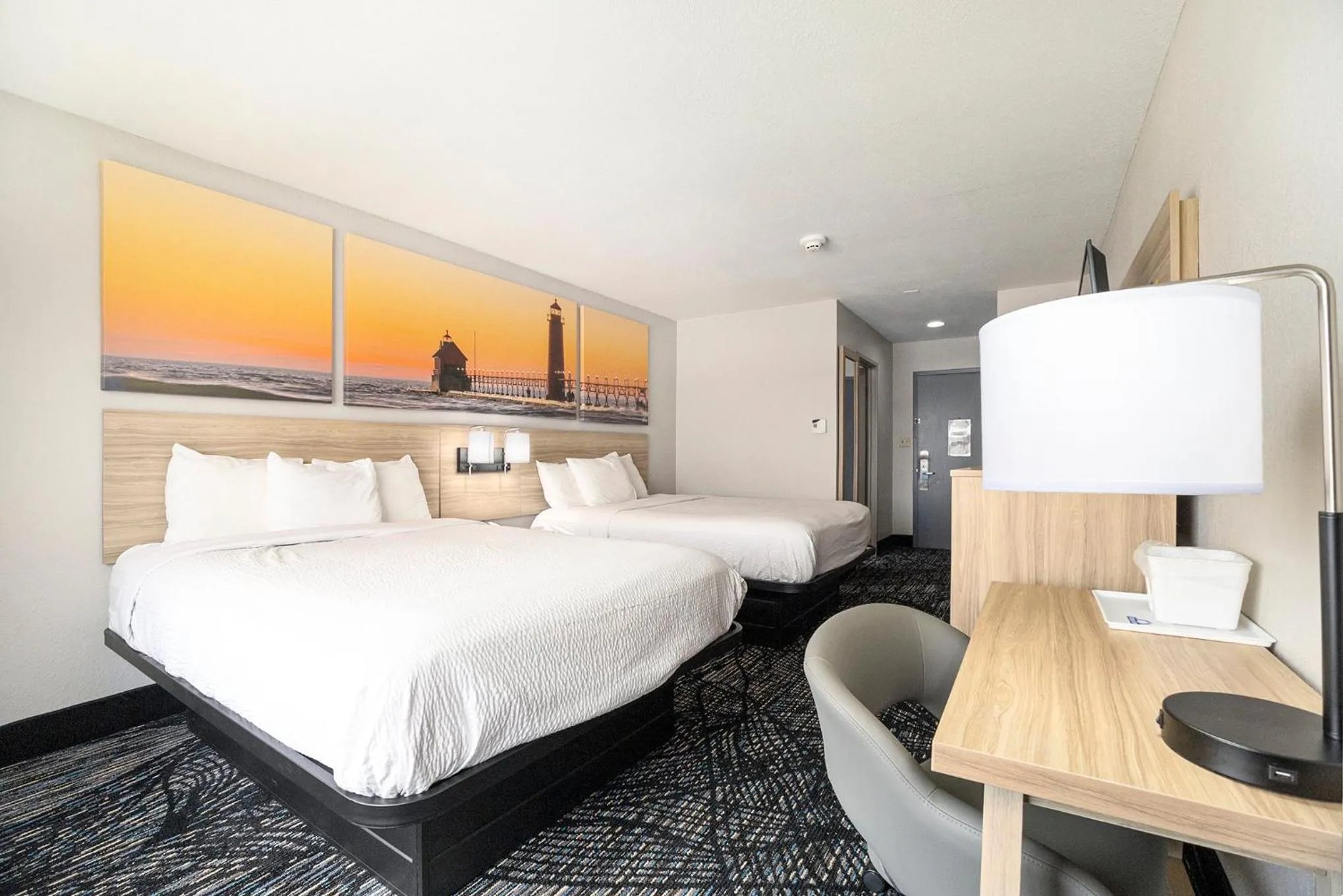 Bed in Days Inn & Suites by Wyndham Norton Shores Muskegon