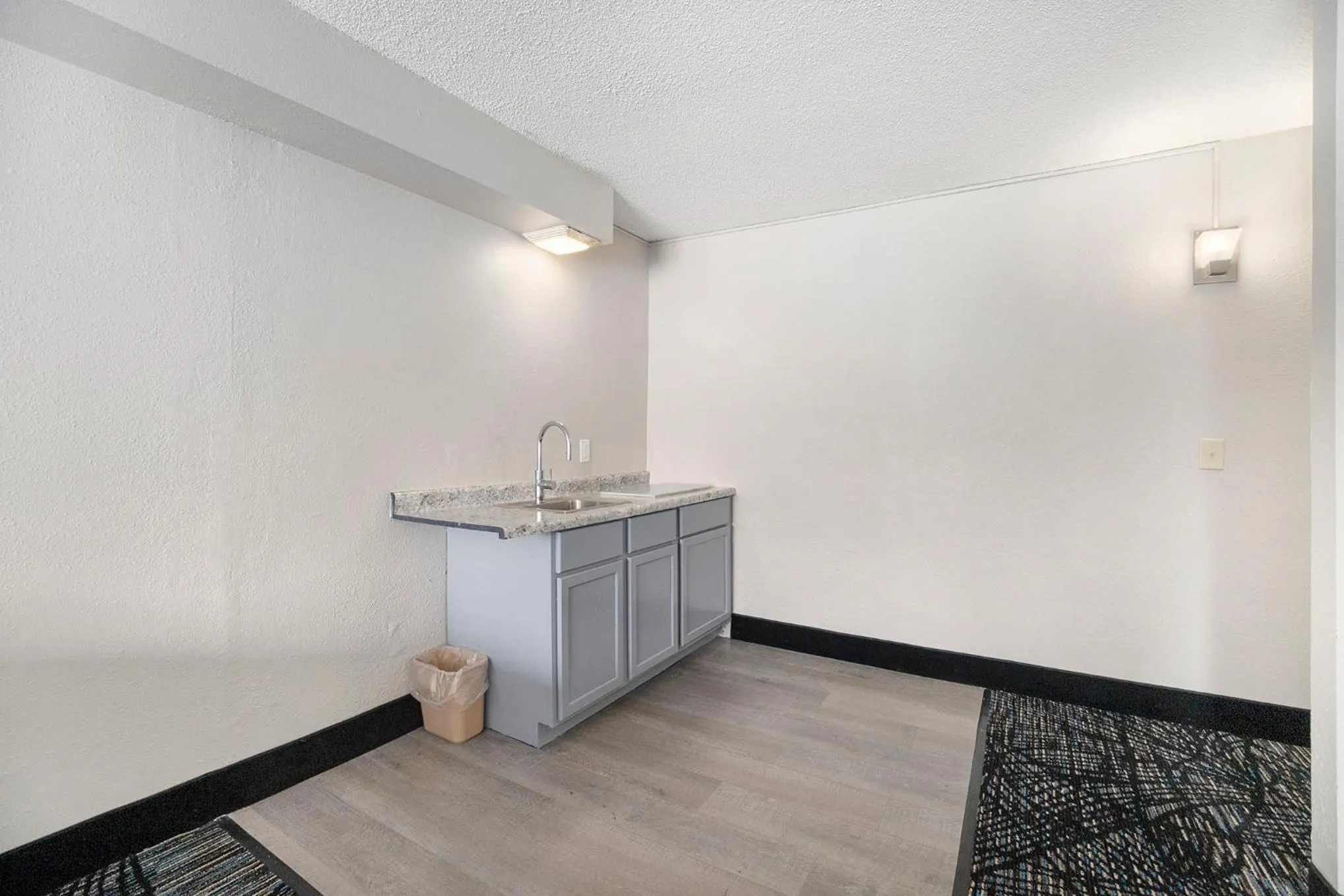 Days Inn & Suites by Wyndham Norton Shores Muskegon