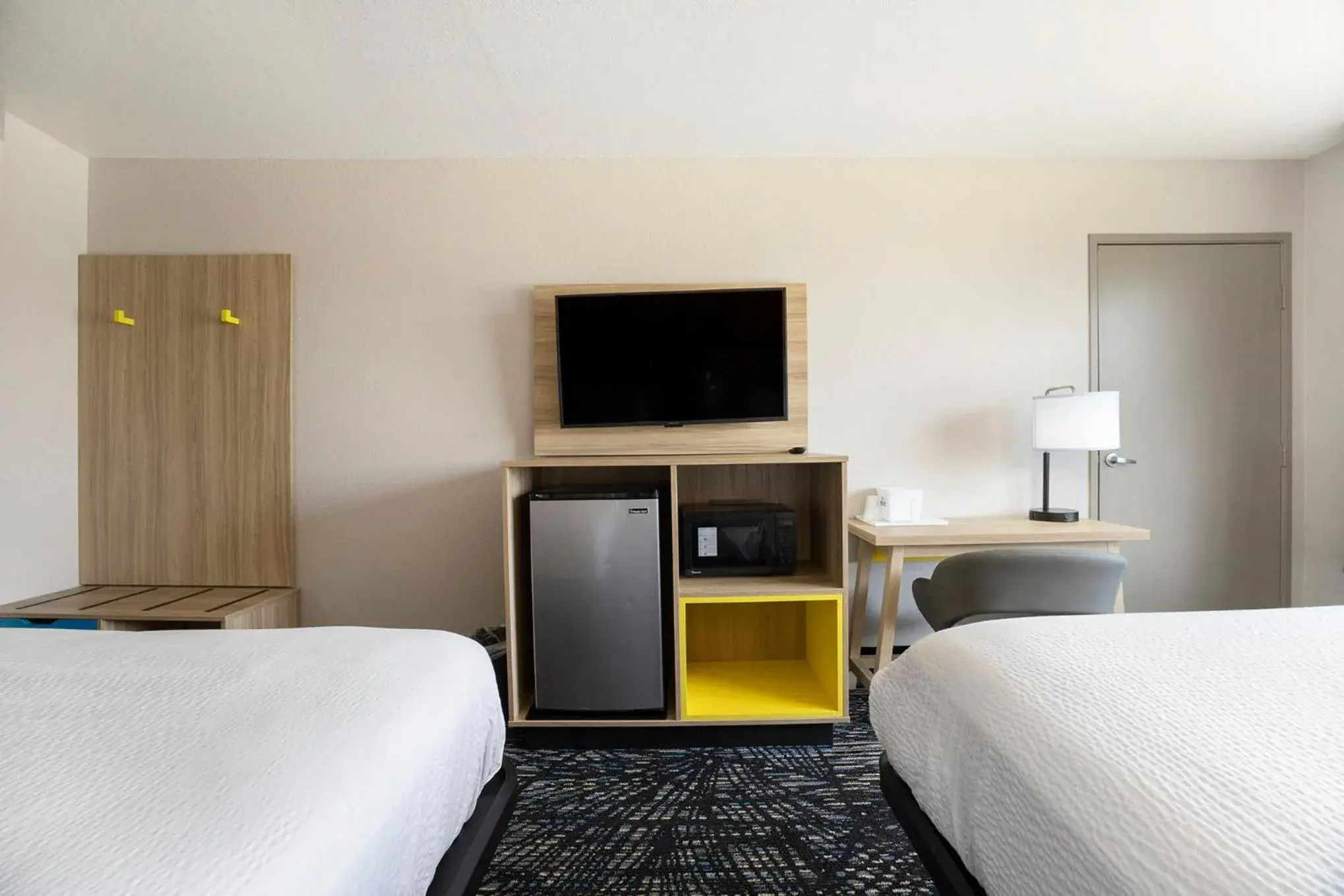 Bed in Days Inn & Suites by Wyndham Norton Shores Muskegon Bed in Days Inn & Suites by Wyndham Norton Shores Muskegon