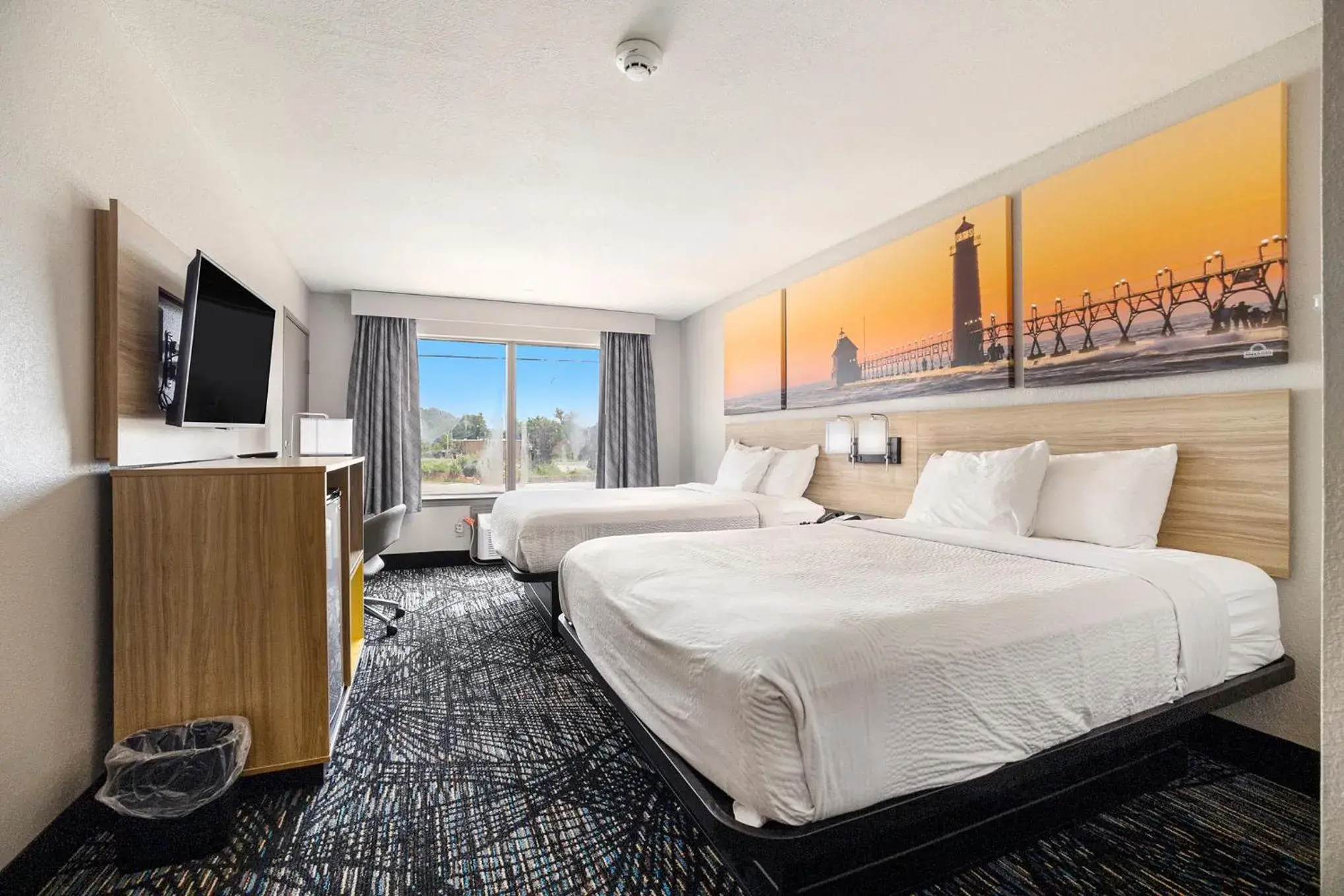 Bed in Days Inn & Suites by Wyndham Norton Shores Muskegon Bed in Days Inn & Suites by Wyndham Norton Shores Muskegon