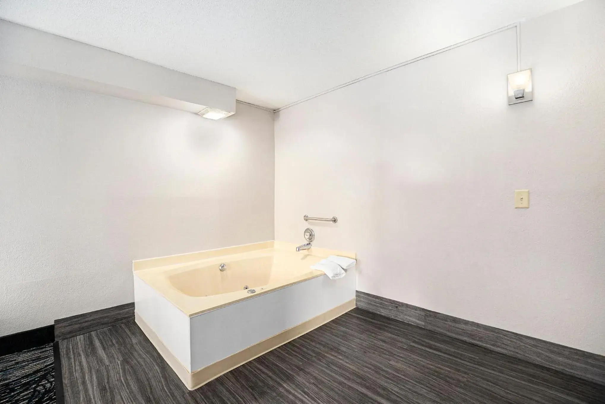 Days Inn & Suites by Wyndham Norton Shores Muskegon Days Inn & Suites by Wyndham Norton Shores Muskegon