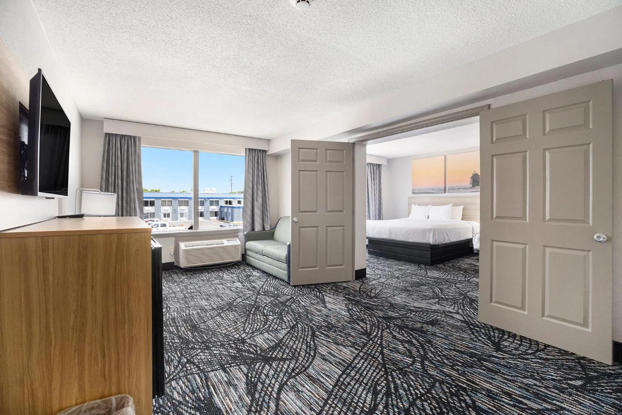 Bed in Days Inn & Suites by Wyndham Norton Shores Muskegon