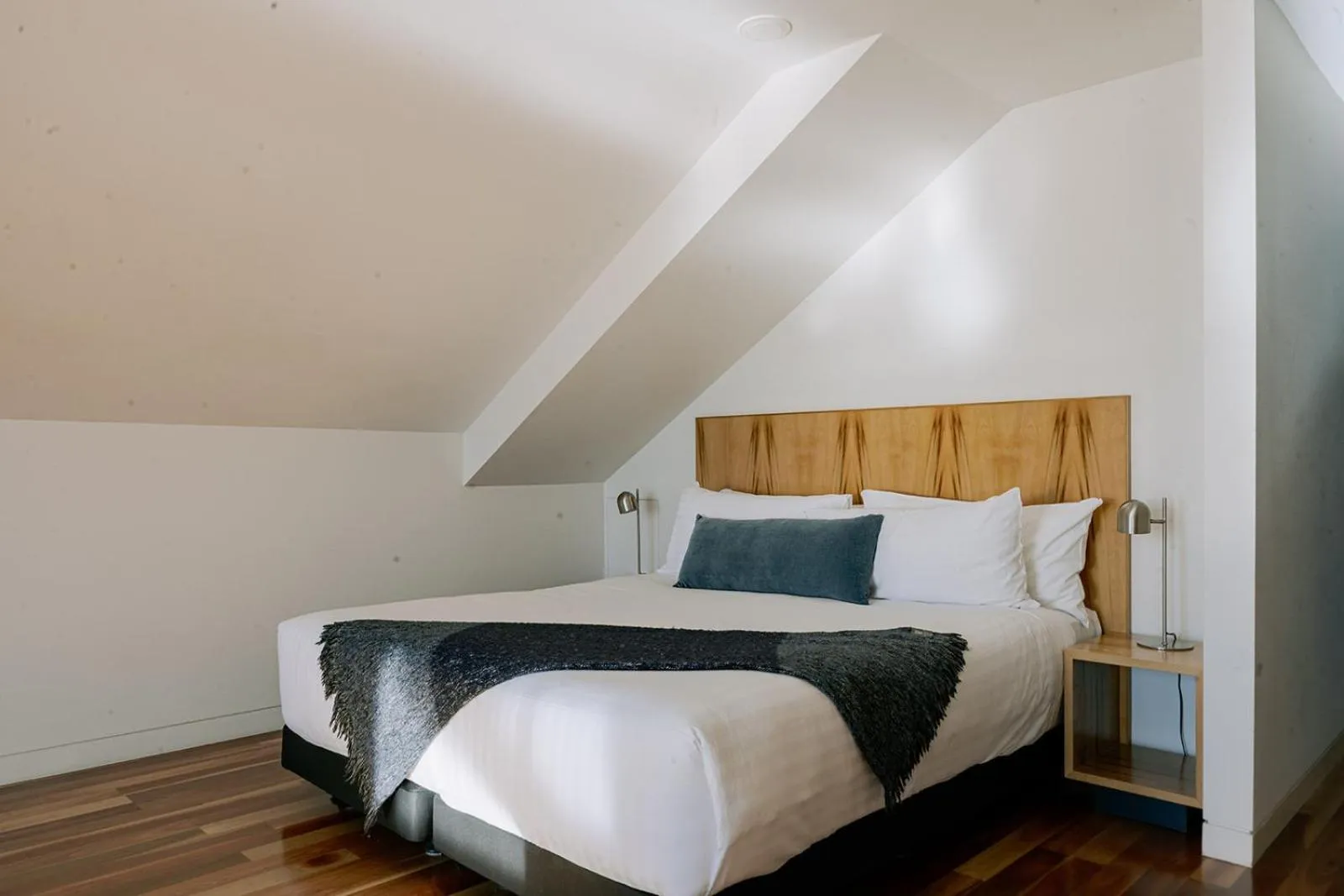 Bed in Salamanca Wharf Hotel