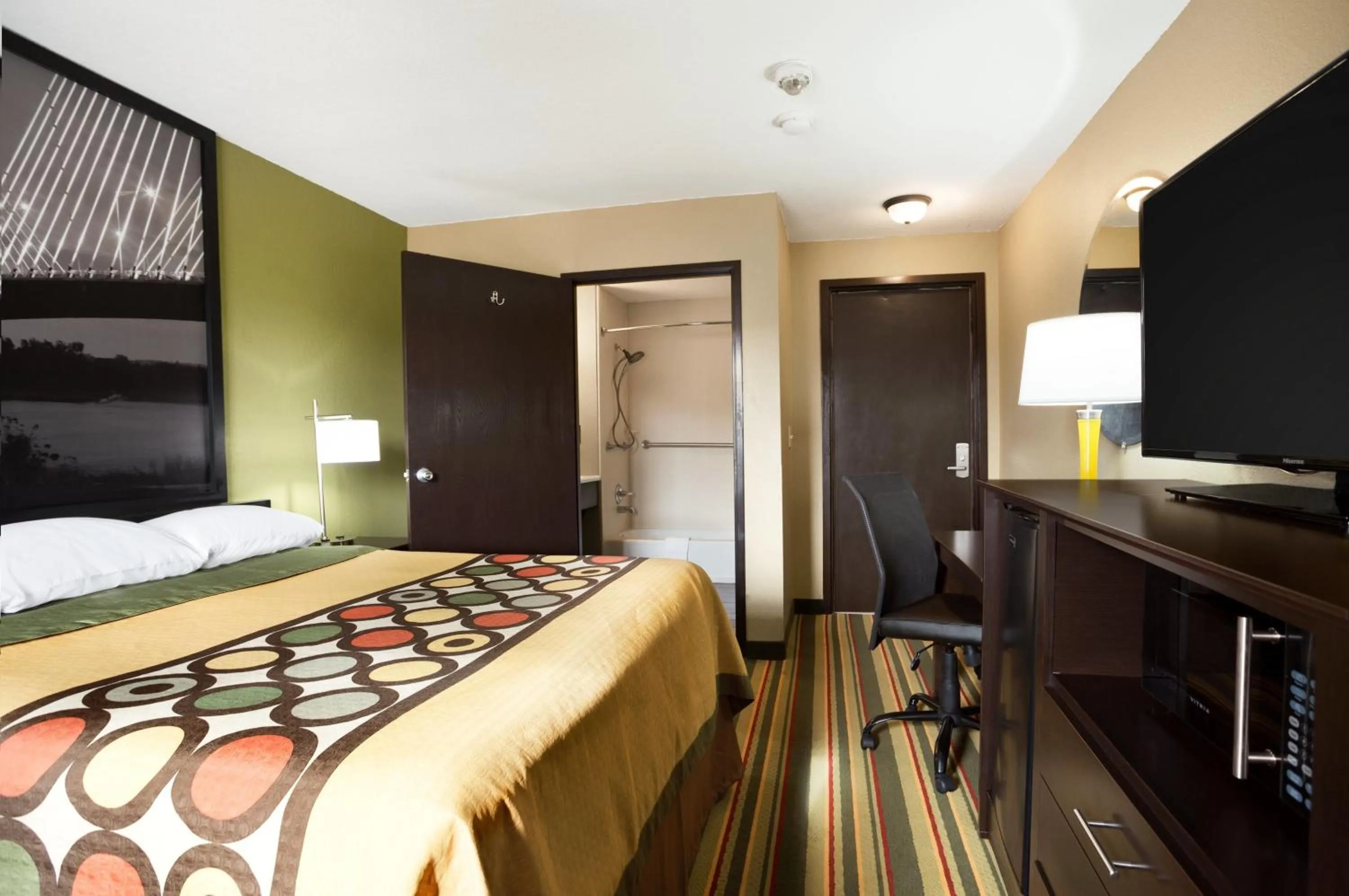 Photo of the whole room, Bed in Super 8 by Wyndham Joplin