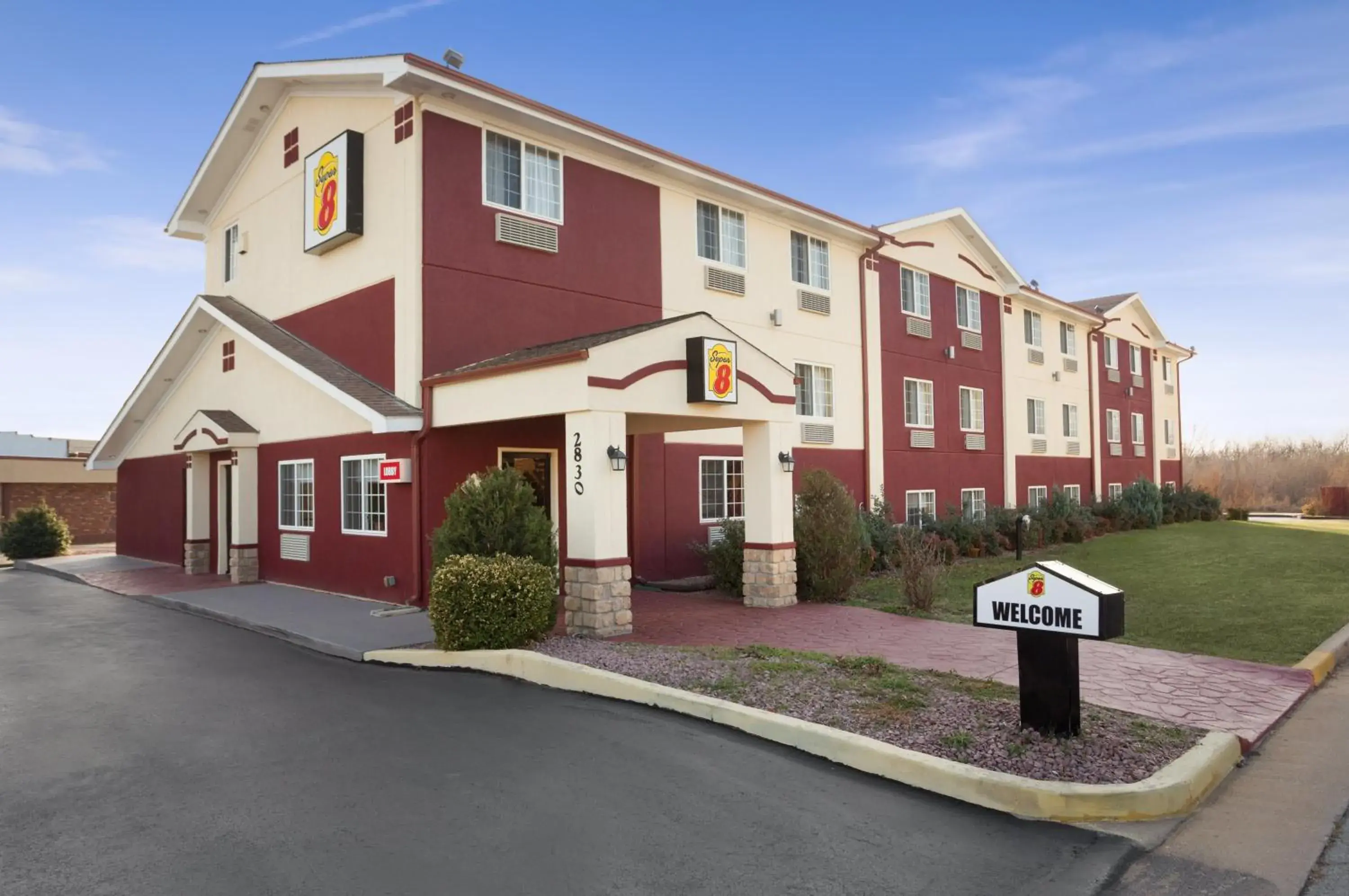 Facade/entrance, Property Building in Super 8 by Wyndham Joplin