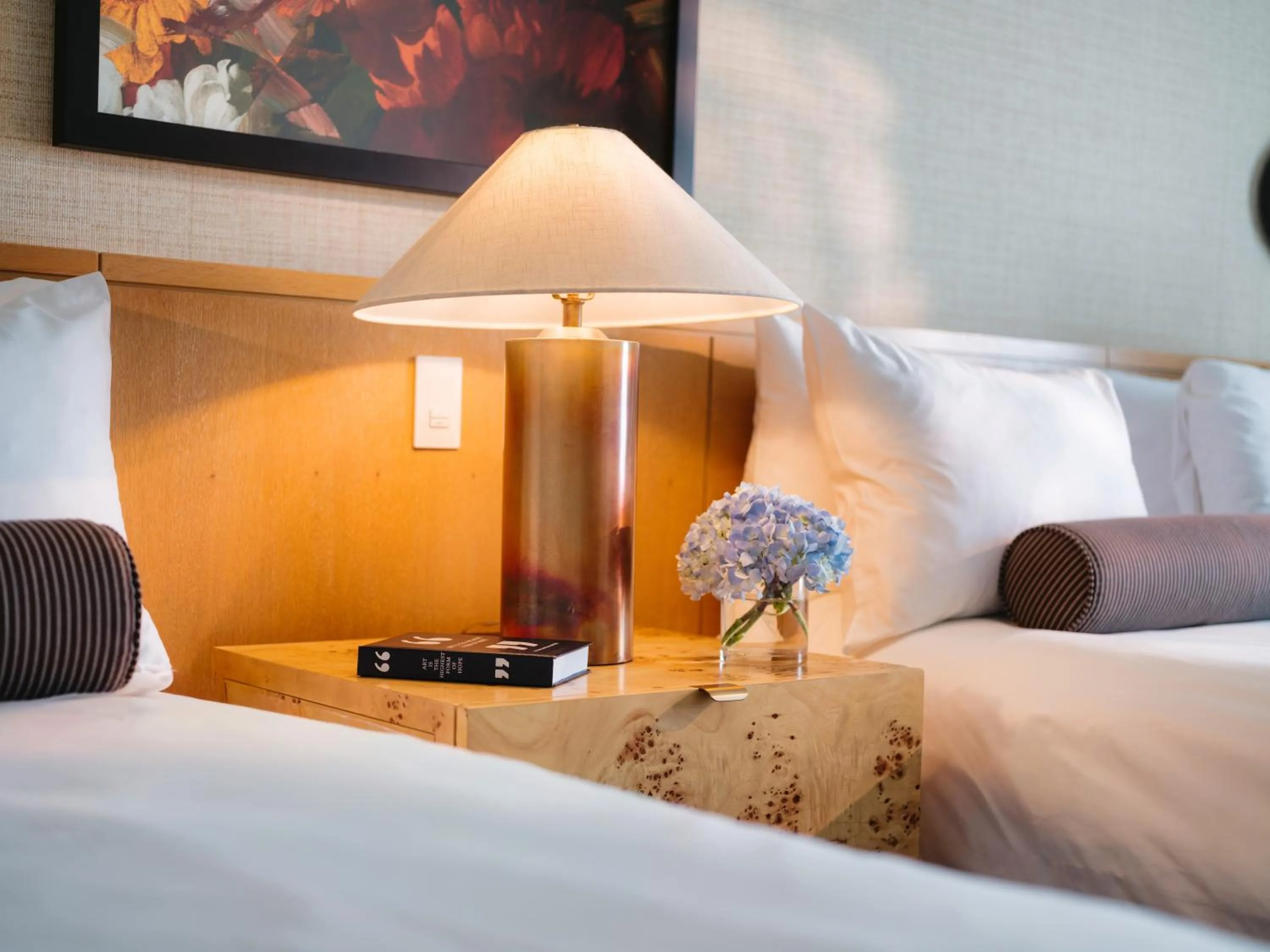 Bedroom, Bed in 21c Museum Hotel Bentonville - MGallery