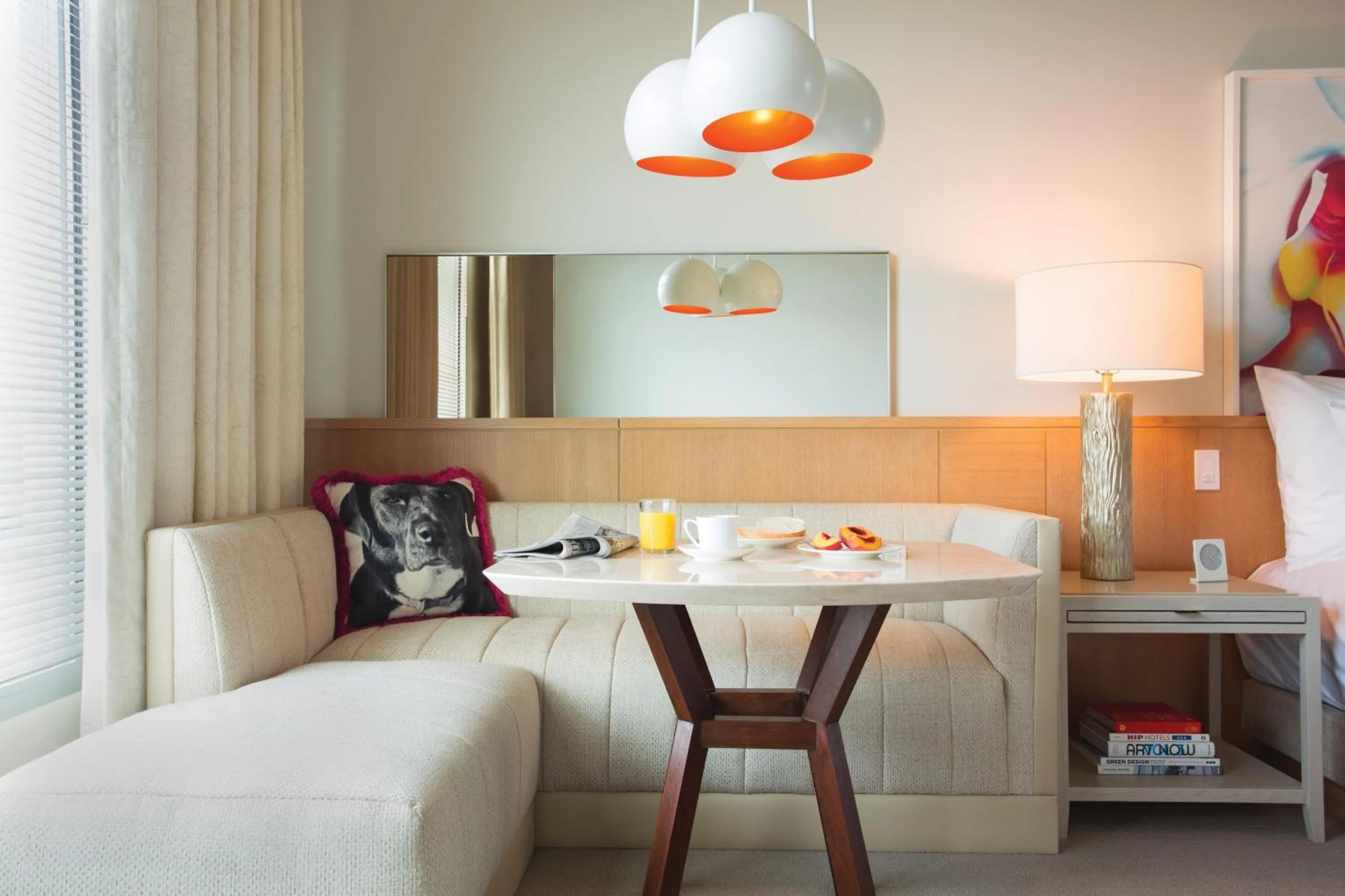 Seating area, Bed in 21c Museum Hotel Bentonville - MGallery