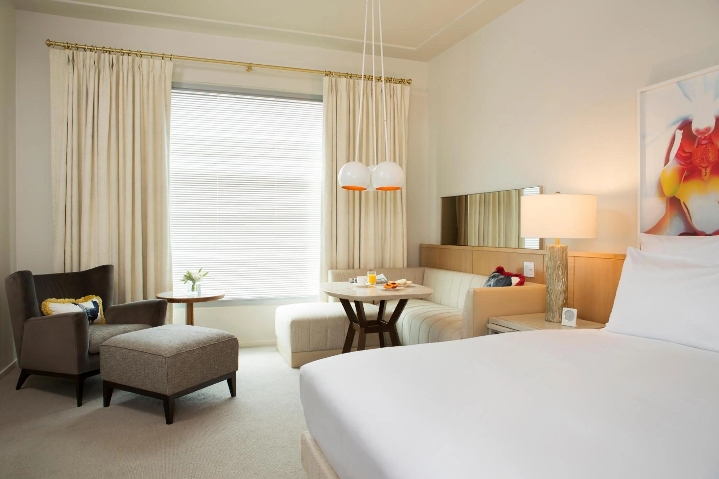 Seating area, Bed in 21c Museum Hotel Bentonville - MGallery