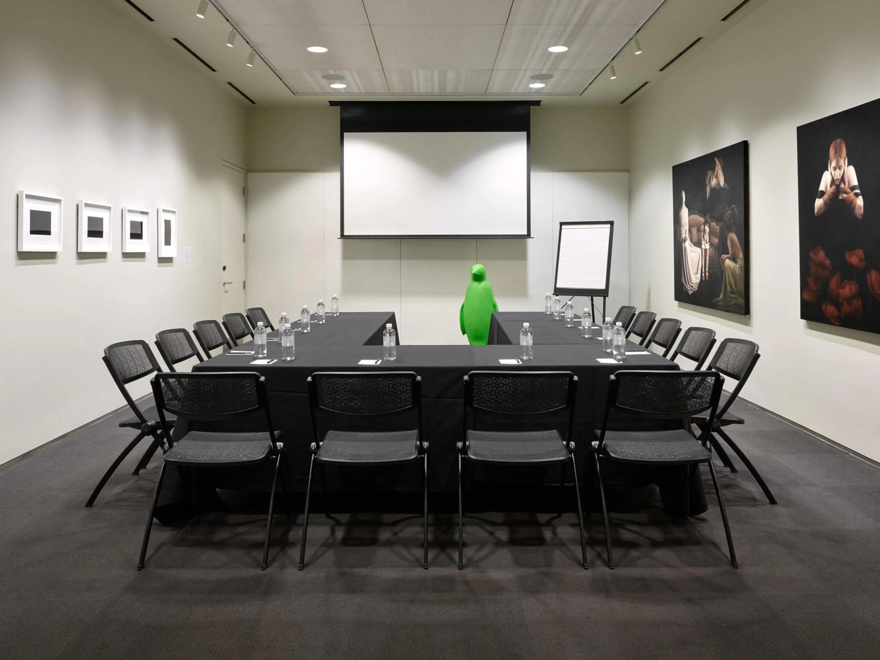 Meeting/conference room in 21c Museum Hotel Bentonville - MGallery
