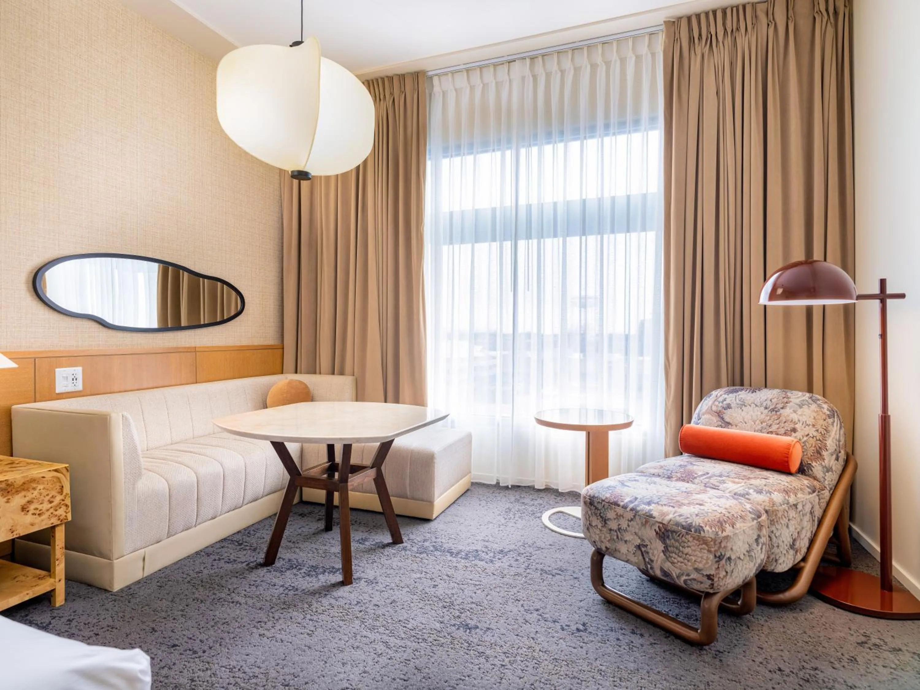 Bedroom, Bed in 21c Museum Hotel Bentonville - MGallery