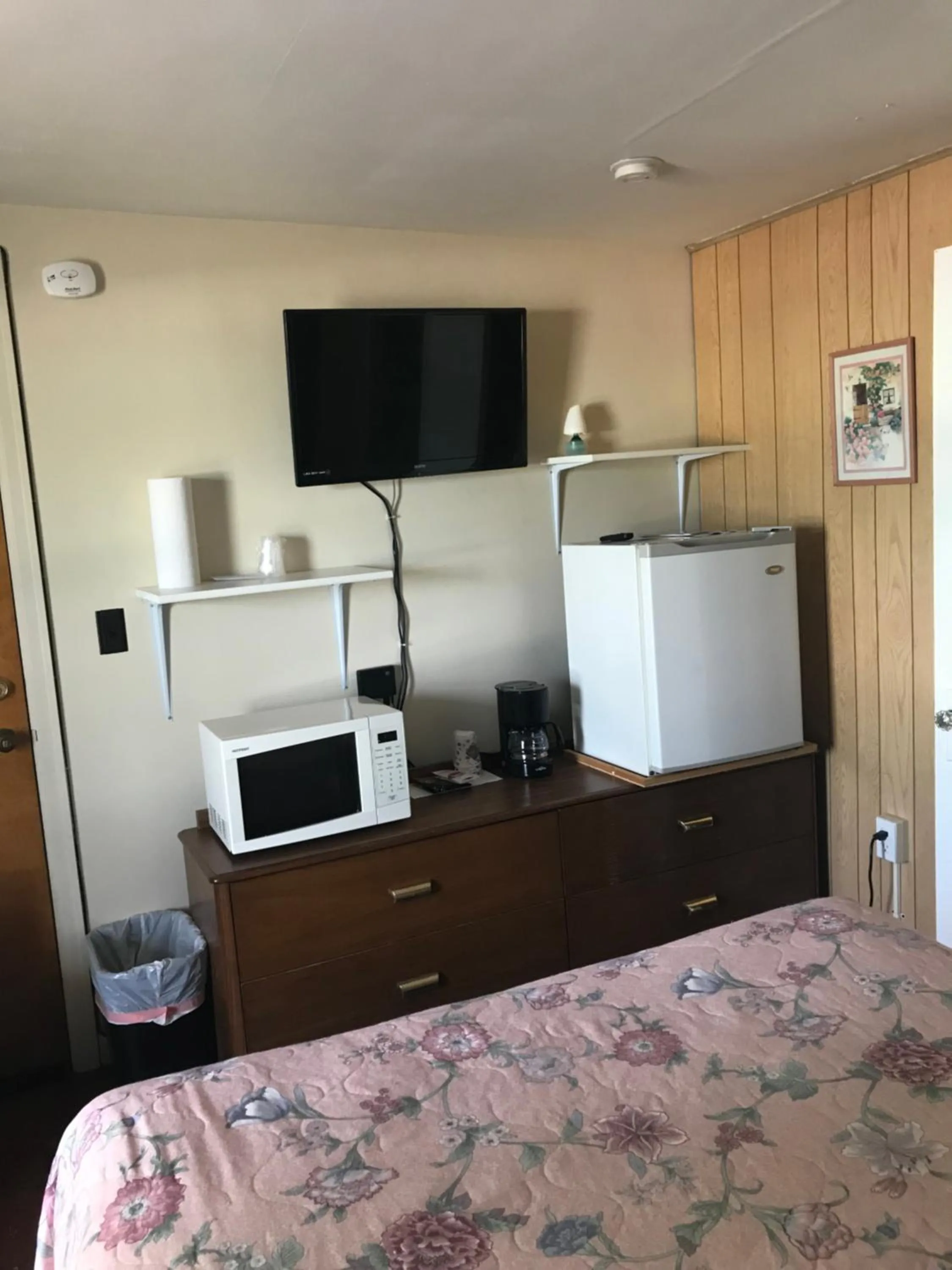 Bed in Evergreen Motel